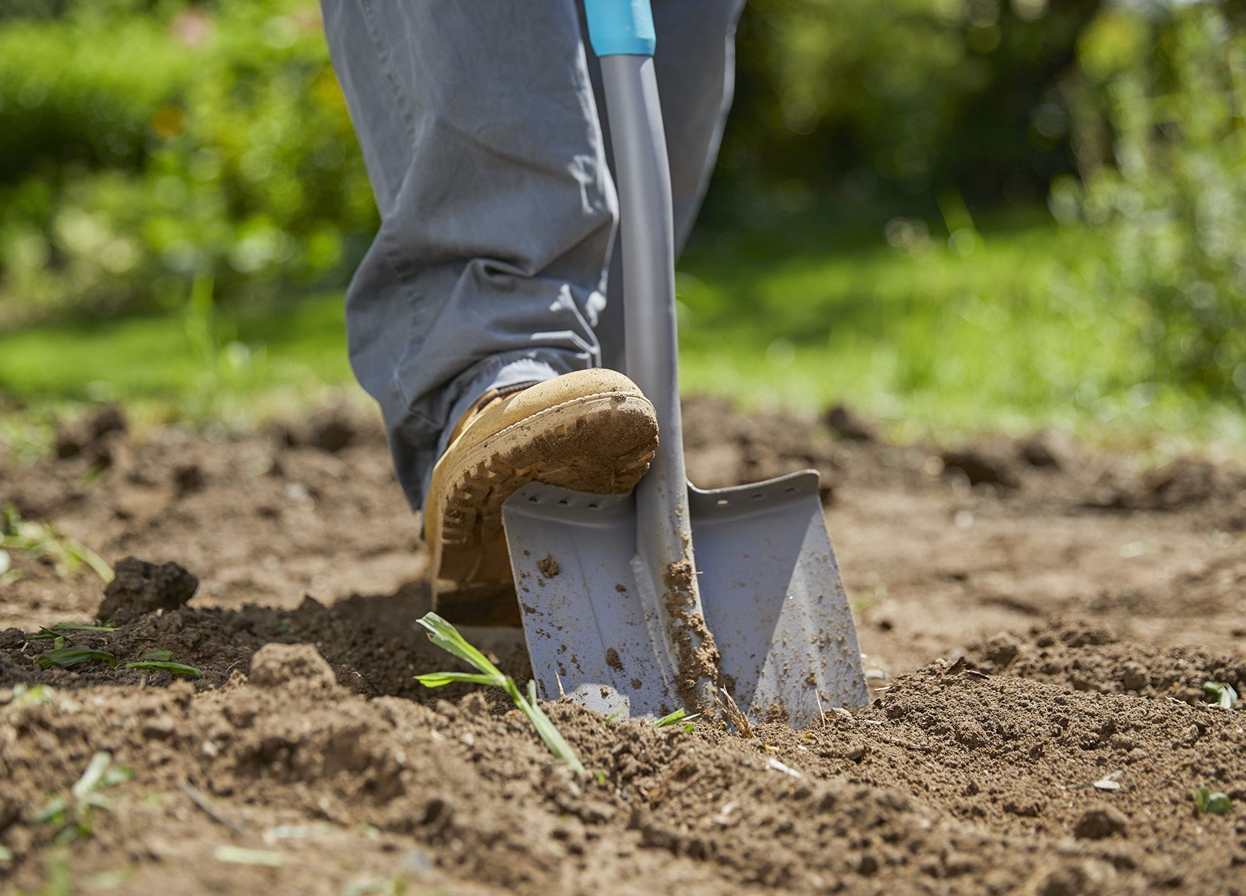 Gardena szpadel prosty ErgoLine: szpadel ogrodowy z wysokiej jakości stali, do kopania i wykopywania, z listwą na stopę i ergonomicznym trzonkiem, uchwyt w kształcie D (17010-20)