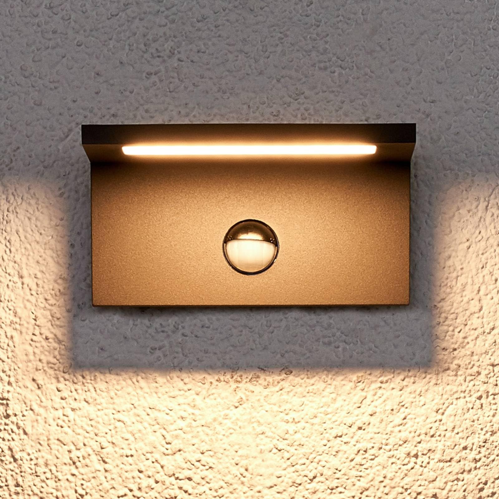 Lucande Applique da esterni con sensore di movimento (Moderno) colore Nero, in Alluminio lampadina inclusa parete esterna/parete casa abitazione terrazzo und balcone
