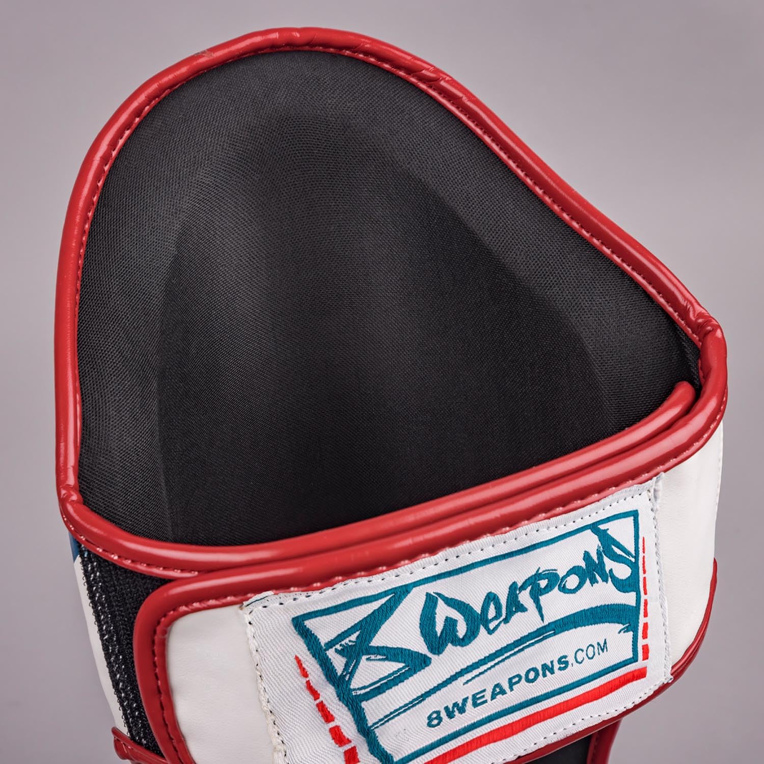 8 WEAPONS Espinilleras Shift, blanco y rojo marino, entrenamiento y competición, piel sintética de alta calidad y amortiguación perfecta, Muay Thai, K1, MMA, karate y kickboxing