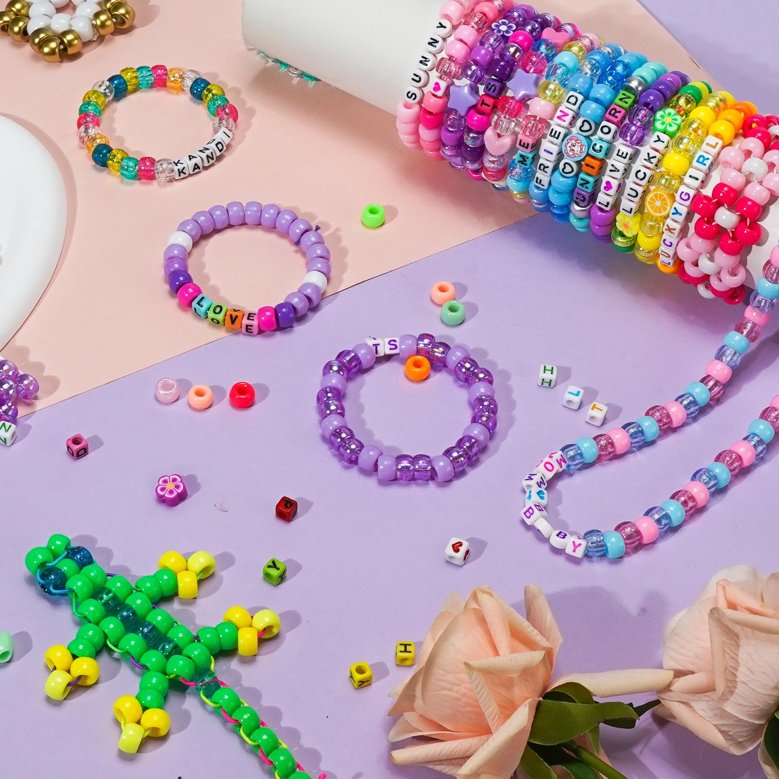 Gionlion Kit de fabrication de bracelets de 5 boîtes de 96 couleurs, perles poney – Kit de bracelets d'amitié avec 850 perles en forme de lettres arc-en-ciel pour fabrication de bijoux, cadeaux d'art