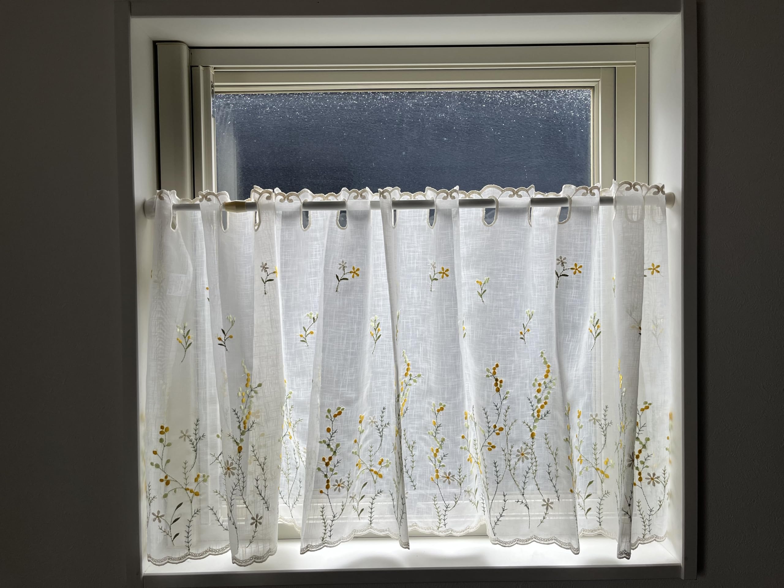 Amazon｜カフェカーテン ミモザ 幅150cmX丈45cm｜カフェカーテン