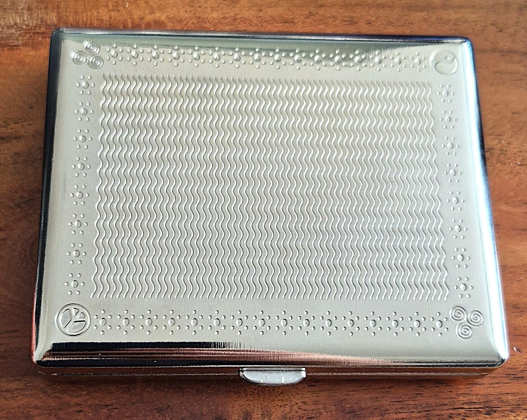 Amazon.com: Retro Cigarette Case Victorian Style Metal Holder for Regular,  King & 100's Size Credit Card Holder Pocket Security Wallet, Large with  Etched Pattern RFID Protective Security Wallet (ET-L100, Silver) : Health
