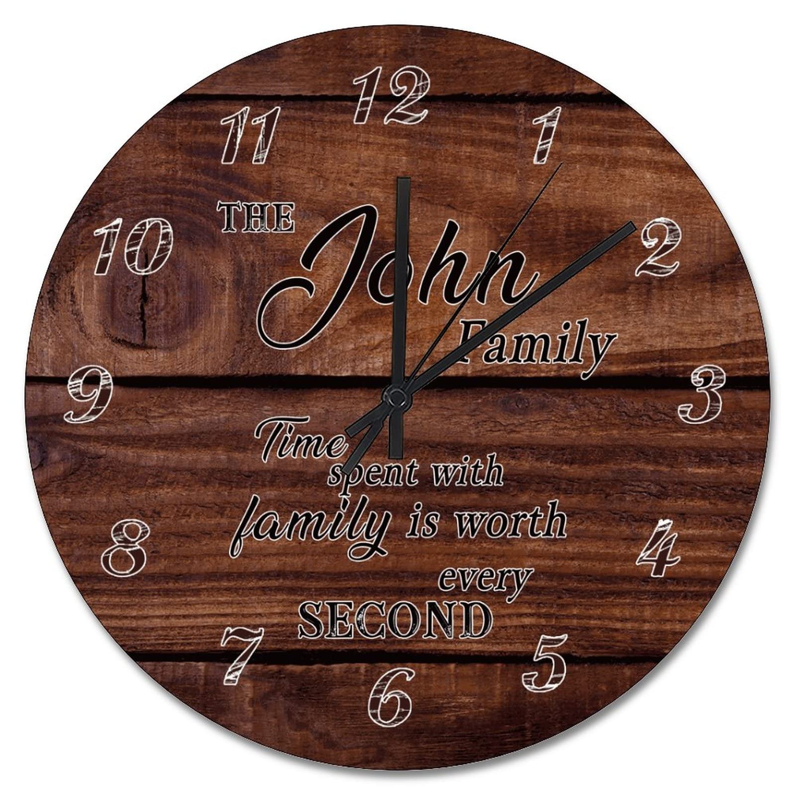 Horloge murale en bois gravée Time Spent with Family pour décorer votre foyer