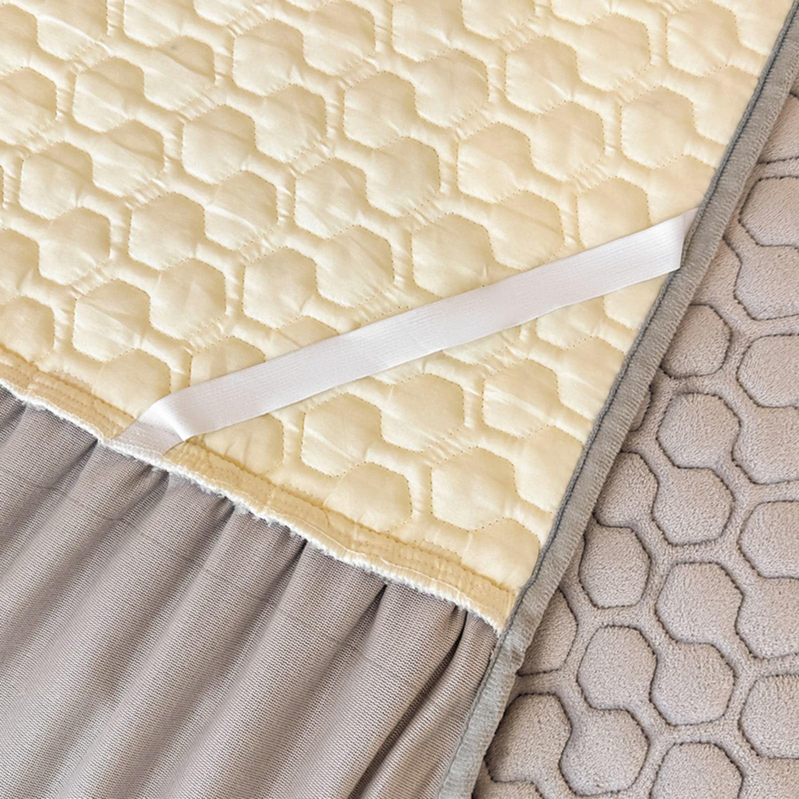 Odot Cache Sommier Flanelle, Jupe de Lit a Volant Cache-Sommiers Matelassée Doux Microfibre Bordure en Dentelle Drap Housse Élastique avec Jupe Drap Housse Lavable (Gris Clair,180x200cm)