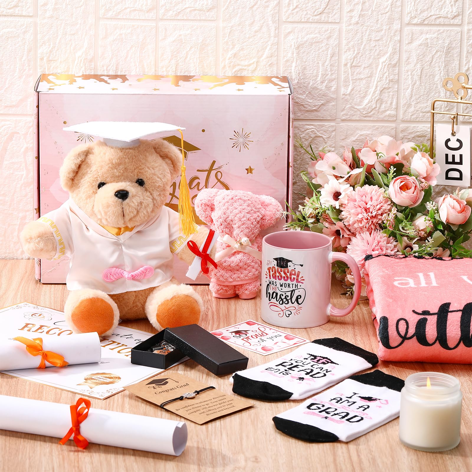 ReliThick Juego de 10 piezas de regalos de graduación universitaria 2024 para él, ella, felicitaciones, graduación, cesta de regalo que incluye manta de graduación, calcetines de tarjeta de oso, taza,