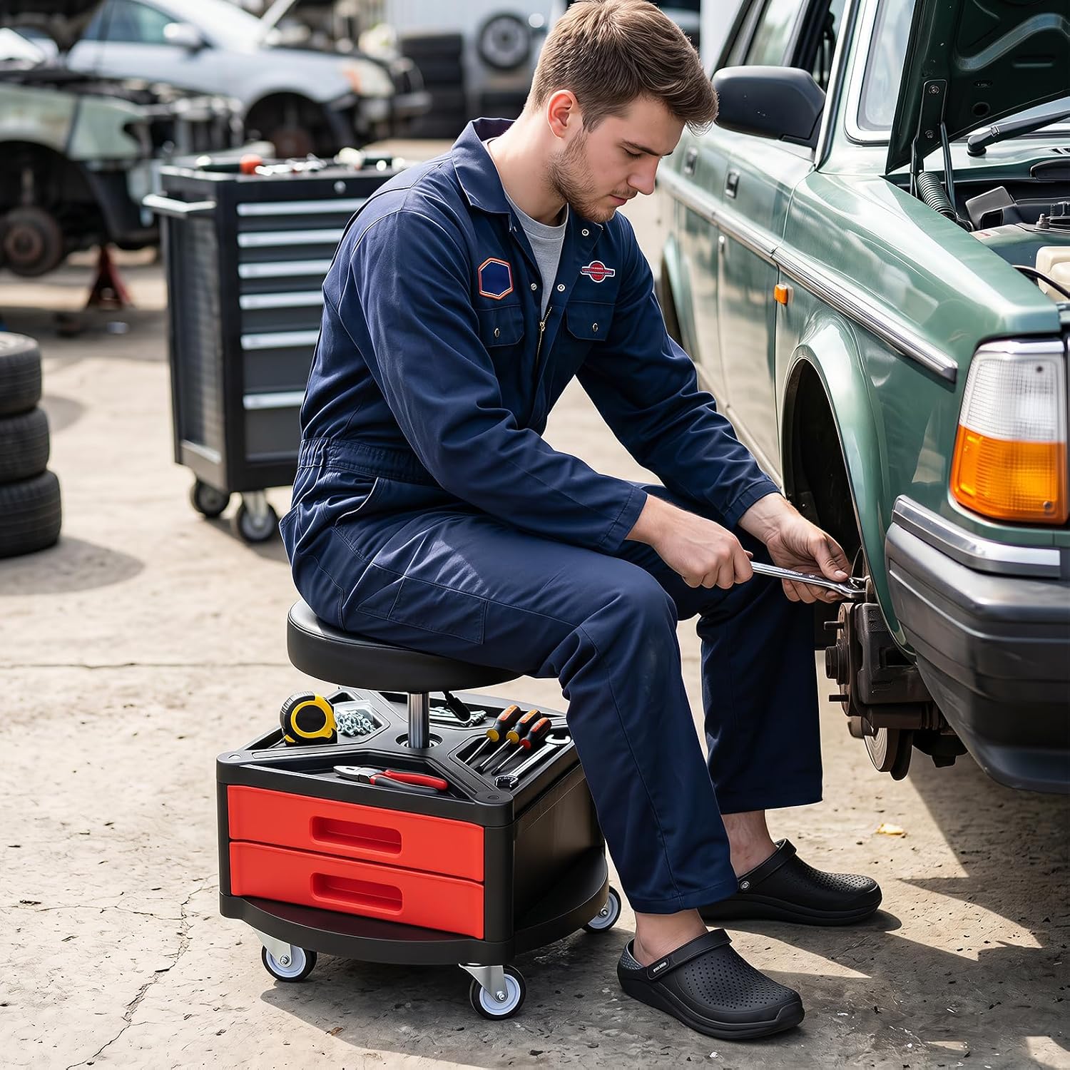 Workshop Stool with Wheels and Height Adjustment