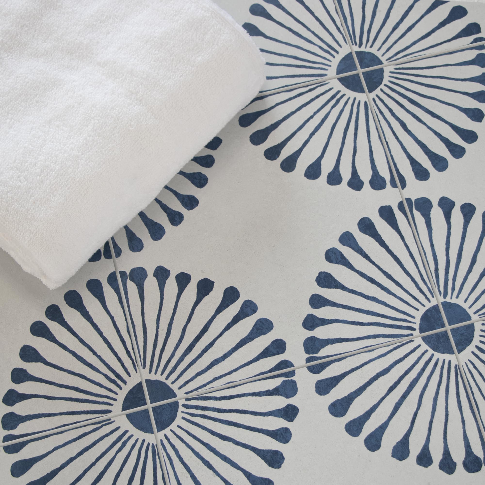 Azulejos de suelo y pared para baño y cocina, vinilo SPC, autoadhesivo, 9 x 9 pulgadas, diseño de girasol azul, 16 azulejos, 9.12 pies cuadrados