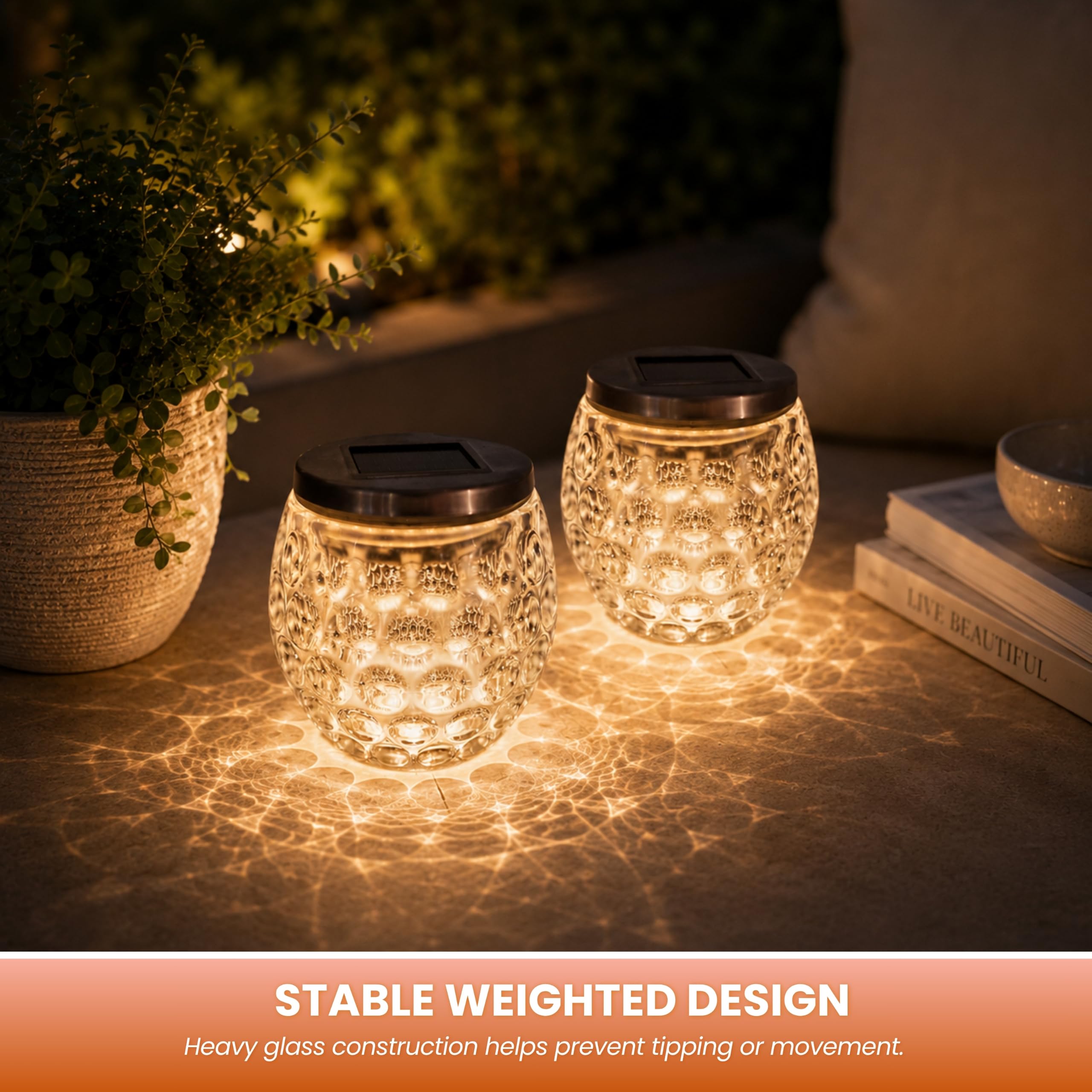 Garden Mile Juego de 2 luces solares de vidrio para tarros, linternas solares LED de color blanco cálido con sensor de encendido/apagado automático, luces de mesa de vidrio pesado con hoyuelos para