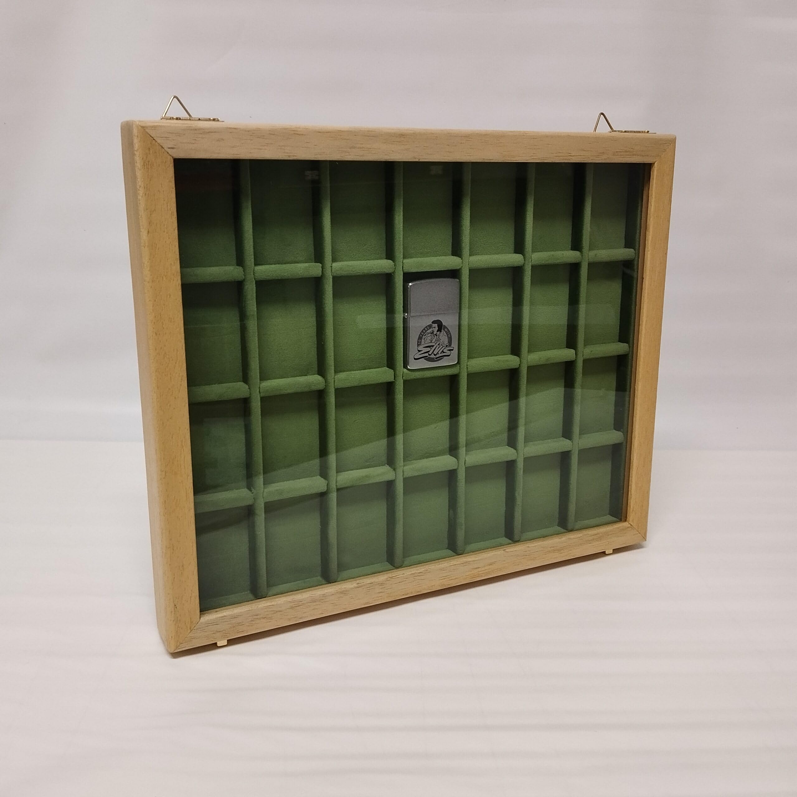 Espositore per accendini Zippo da collezione, vetrina in legno con vetro 28 scomparti, da tavolo o parete, artigianale Made in Italy - Coins&More