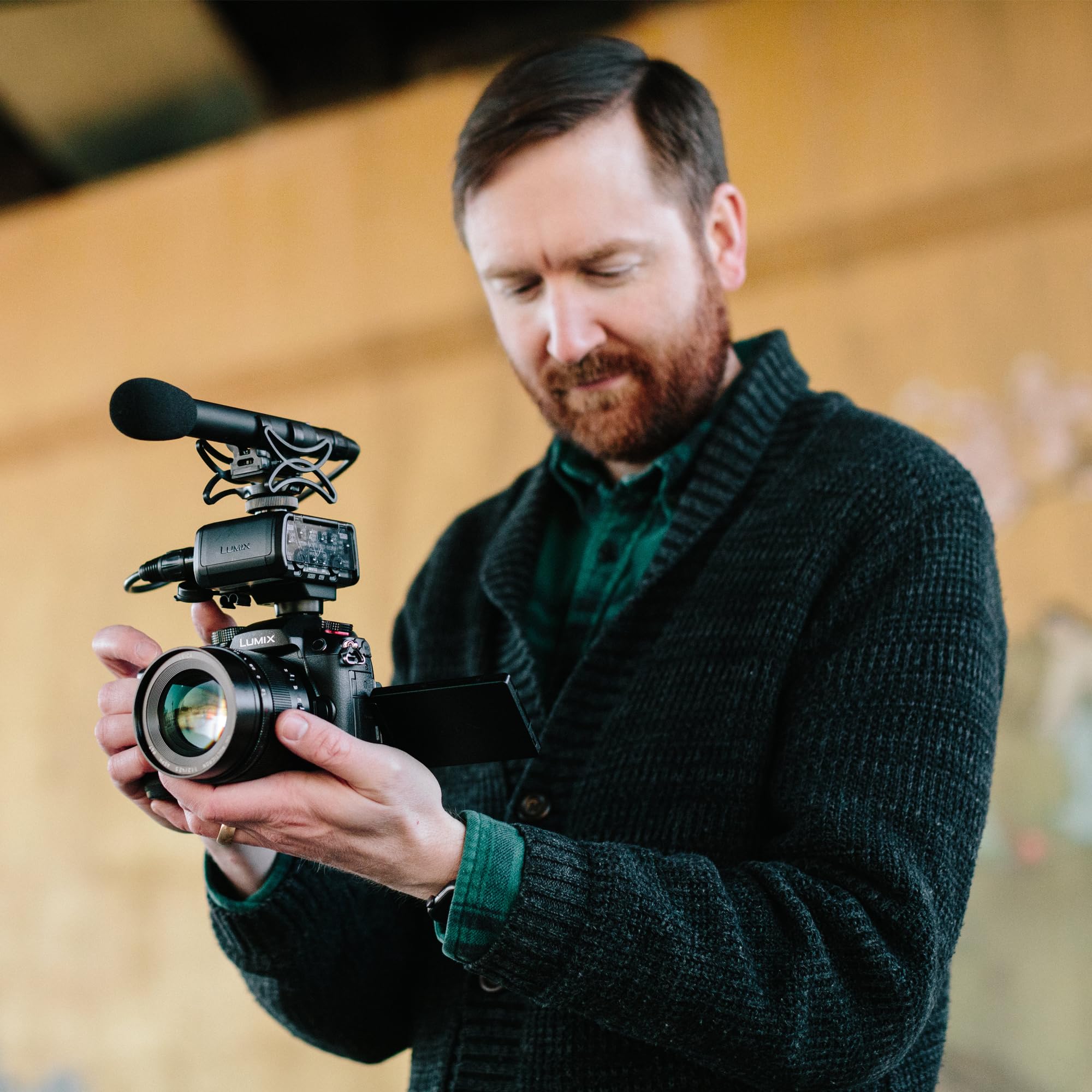 Panasonic Lumix DC-GH5M2E Fotocamera Mirrorless con Sensore MOS 4/3 20.3 MP, Doppio Stabilizzatore, C4K 60p, 4:2:2 10bit, Live Streaming Wireless, Ottimale per Video