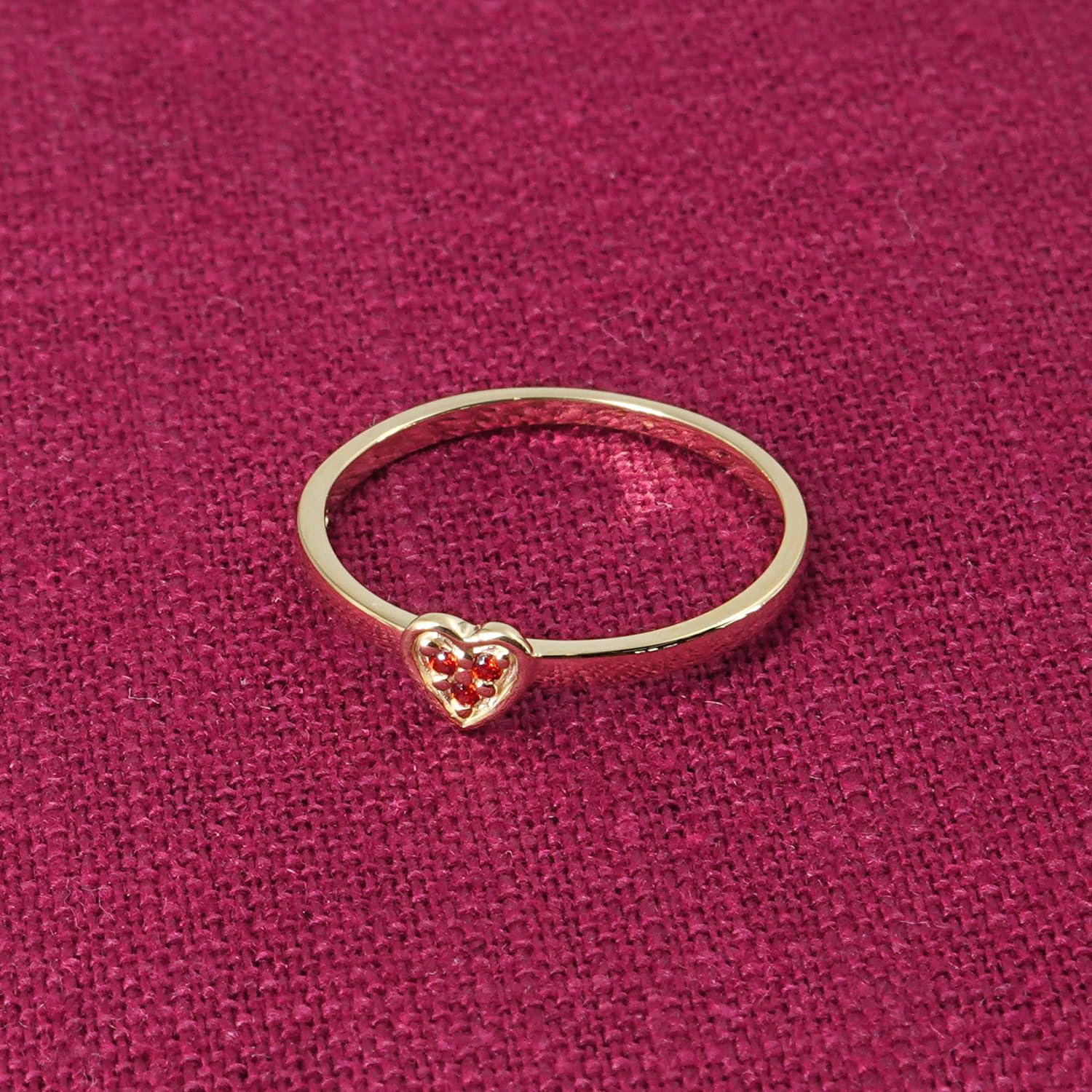 trendor Damenring Gold 333/8K Herz Mit Roten Zirkonias 41539 | eleganter Ring für Frauen, tolles Schmuckstück und edles Accessoire,