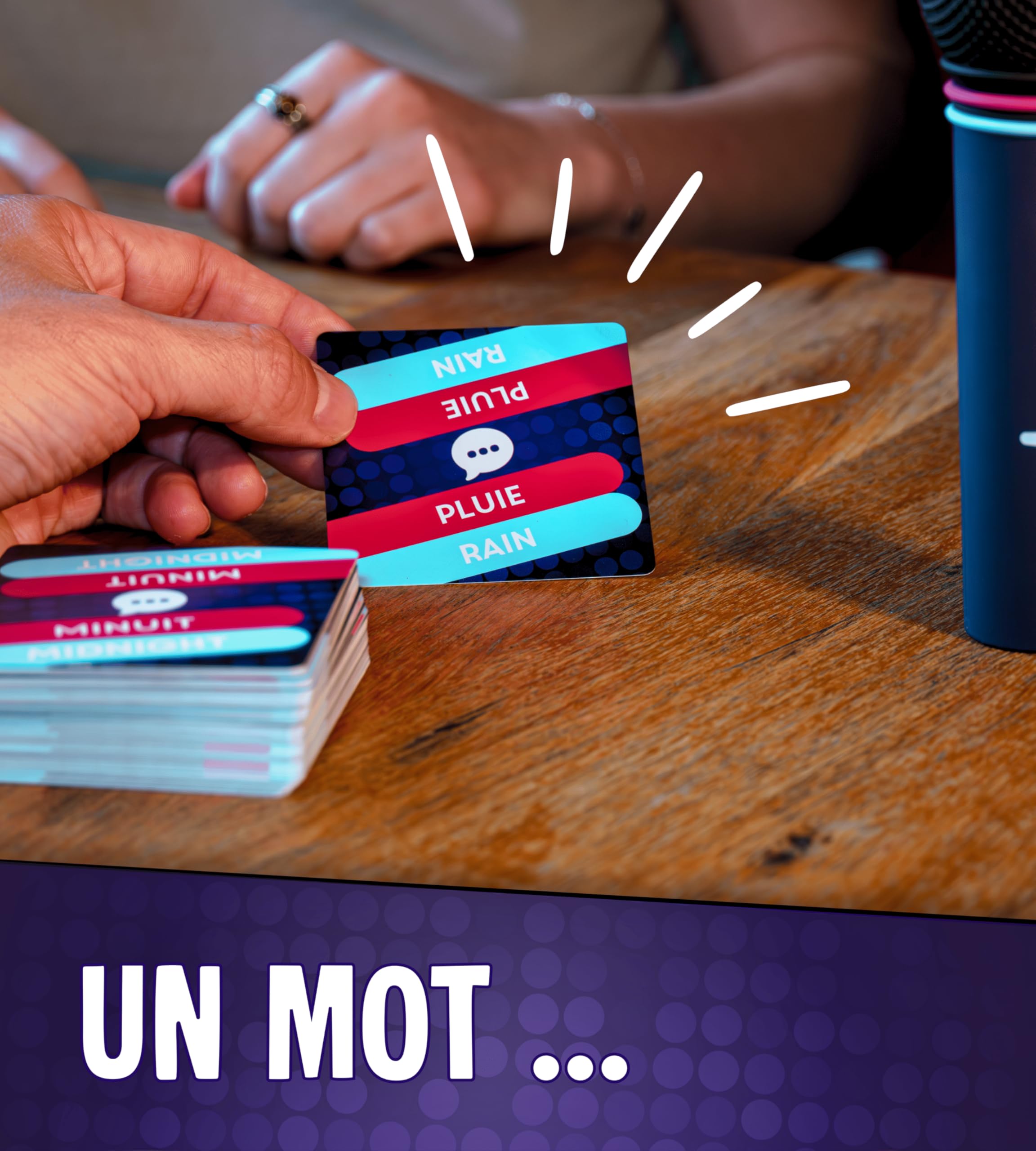STARAOKÉ – Jeu de société Musical et drôle - Jeu d'Ambiance Entre Amis ou en Famille - Attrapez la réplique de Micro et Chantez Avant Les Autres ! Dès 8 Ans - 2 à 8 Joueurs - 350 Cartes Chant - 3