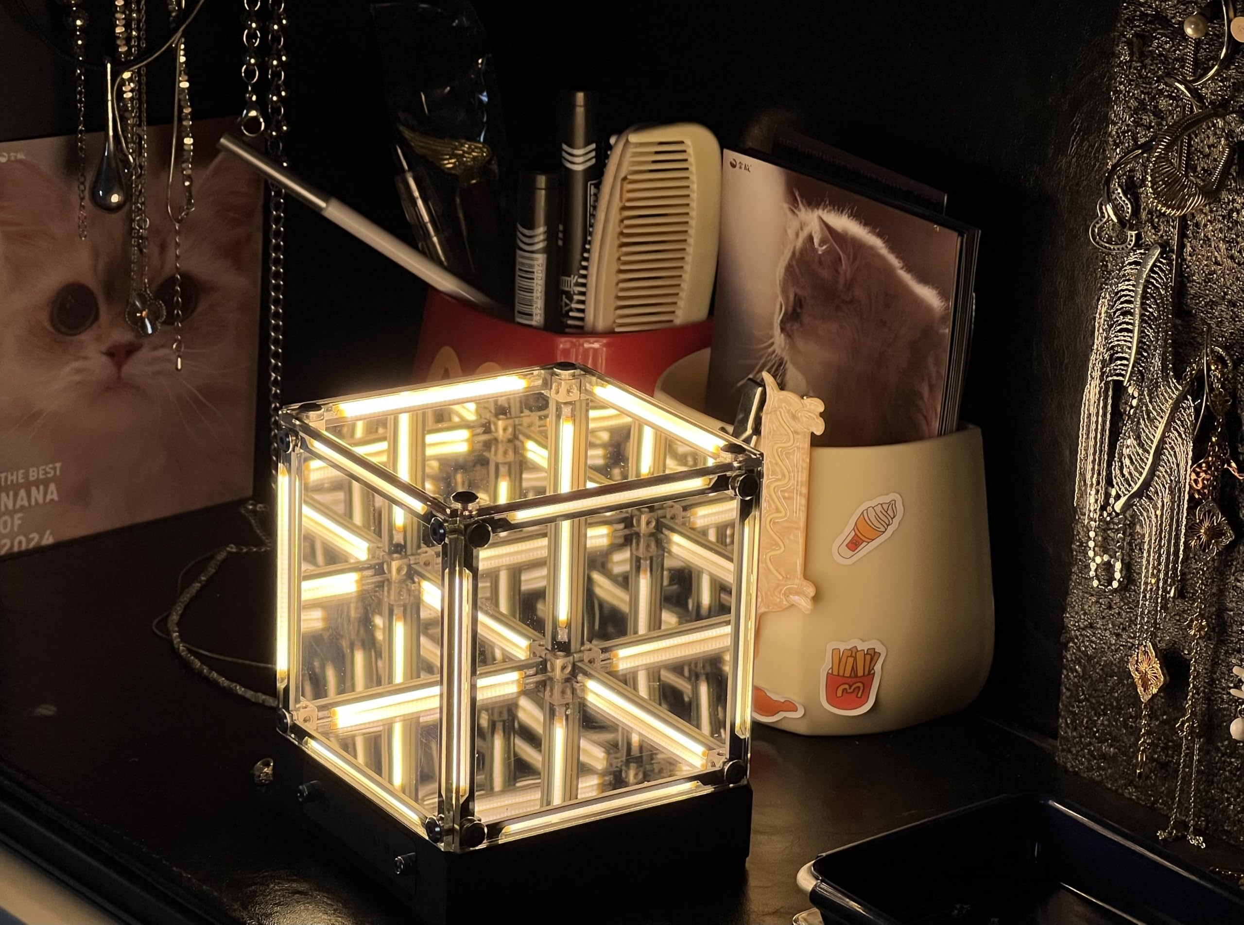 Lámpara de cubo de espejo infinito, luz de abismo Tesseract 4D, luz nocturna regulable táctil recargable por USB-C, decoración futurista de escritorio para sala de juegos, dormitorio, estante