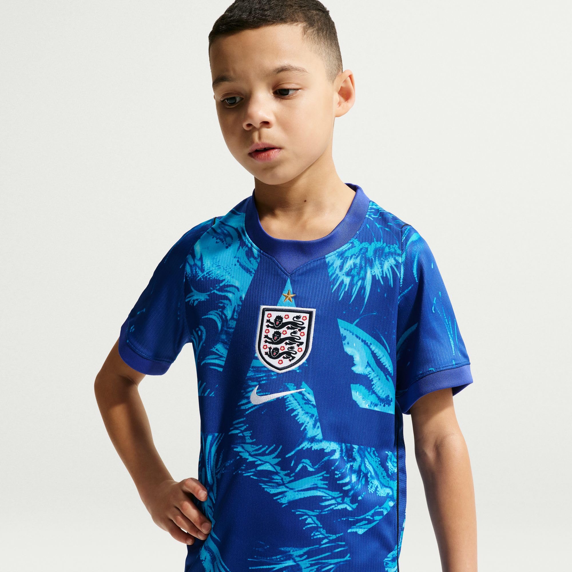 Nike England 2026 Stadion Goalkeeper Nike Dri-Fit Kurzärmliges Replika-fußballtrikot für Ältere Kinder Replica Maglia da Calcio Unisex - Bambini e Ragazzi