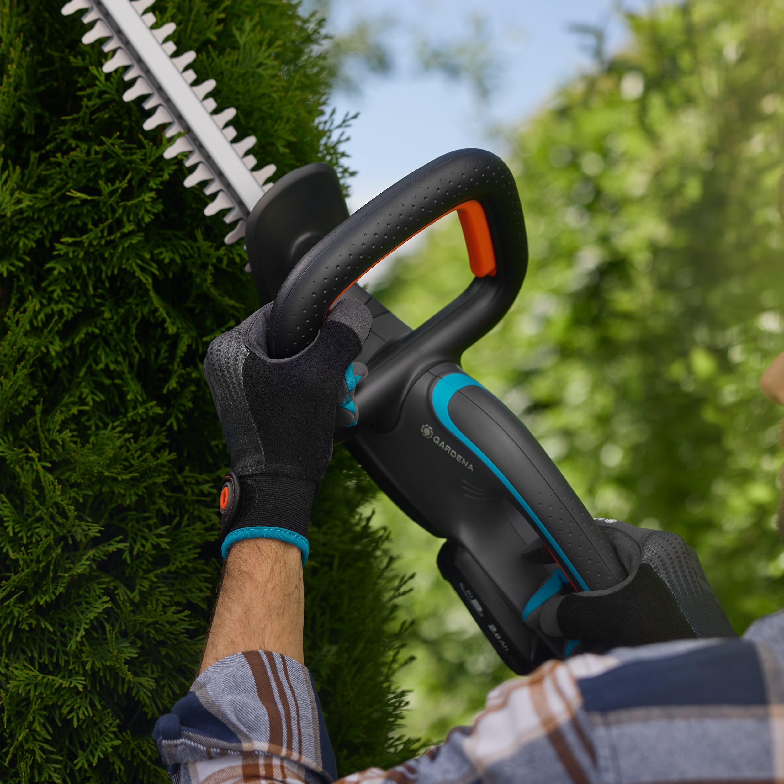 Gardena Akumulatorowe nożyce do żywopłotu EasyCut 55/18V P4A – zestaw z akumulatorem: Przeciwbieżne noże, Osłona końcówki noży, Ergonomia, Łatwe przechowywanie, Brak przewodu (14735-20)