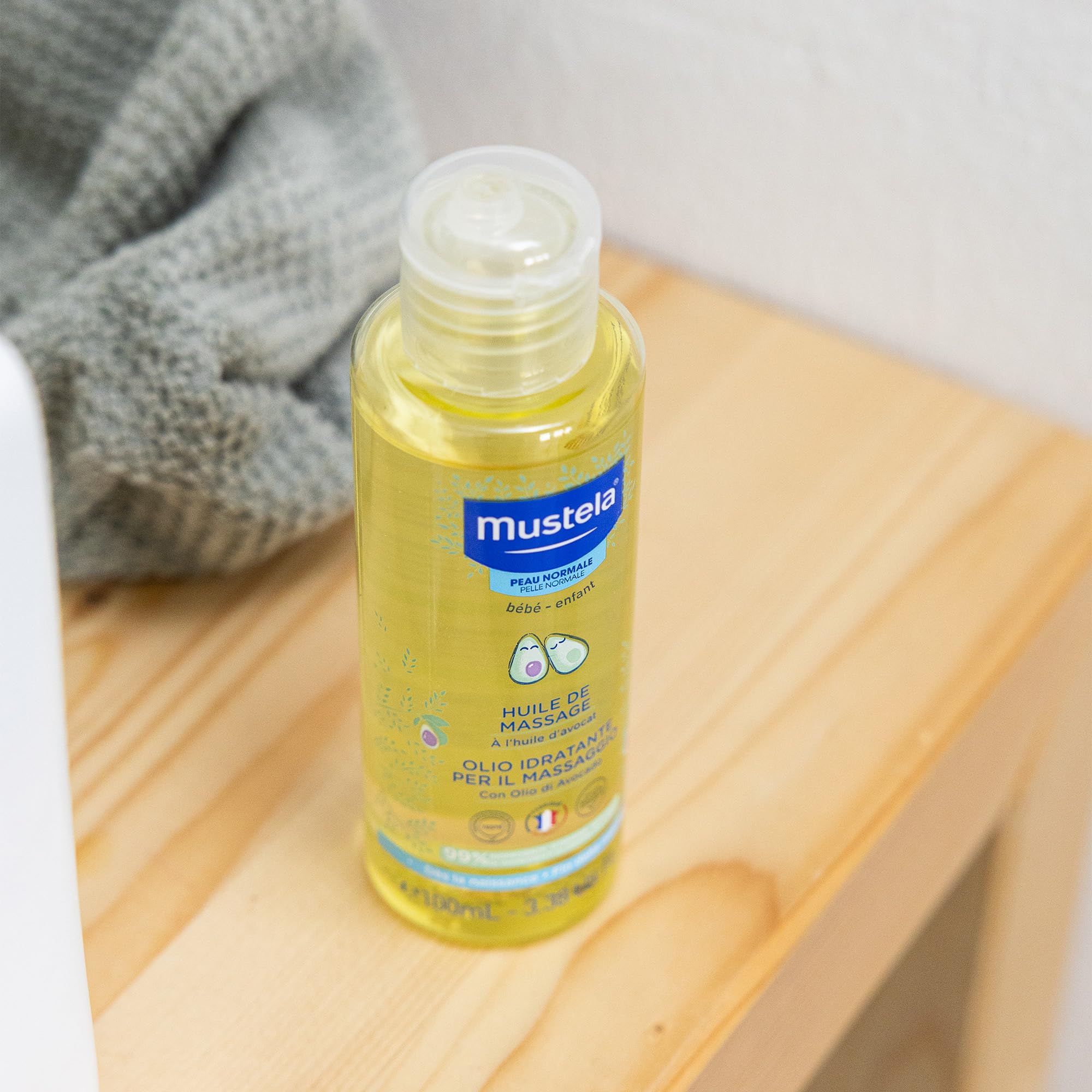 Mustela Olio Idratante per il Massaggio Neonatale con Avocado, Melograno, Girasole, Corpo Neonati e Tutta la Famiglia - Idrata e Mantiene la Pelle Morbida, 99% Ingredienti di Origine Naturale (100ml)