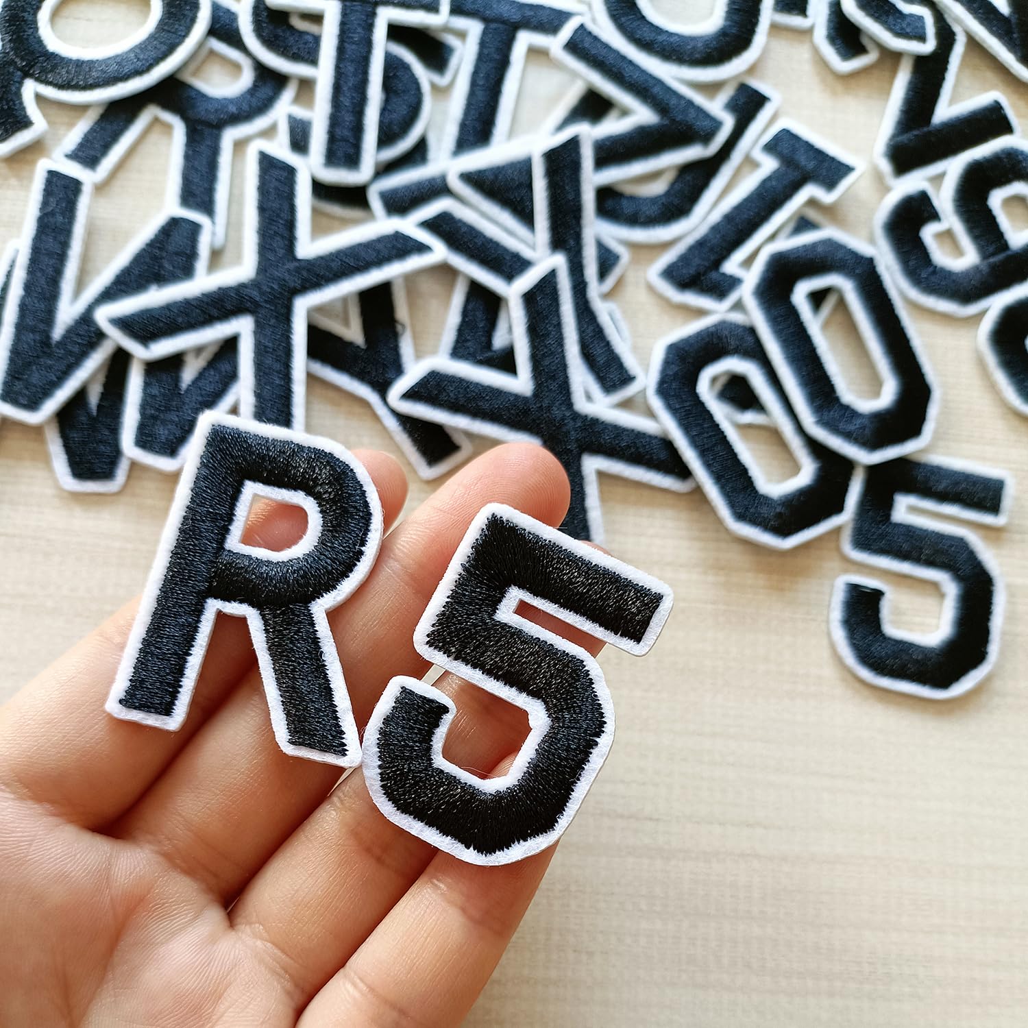 Amazon.co.jp: ZLETTERY 1.5インチ 72ピース アイロン接着 文字