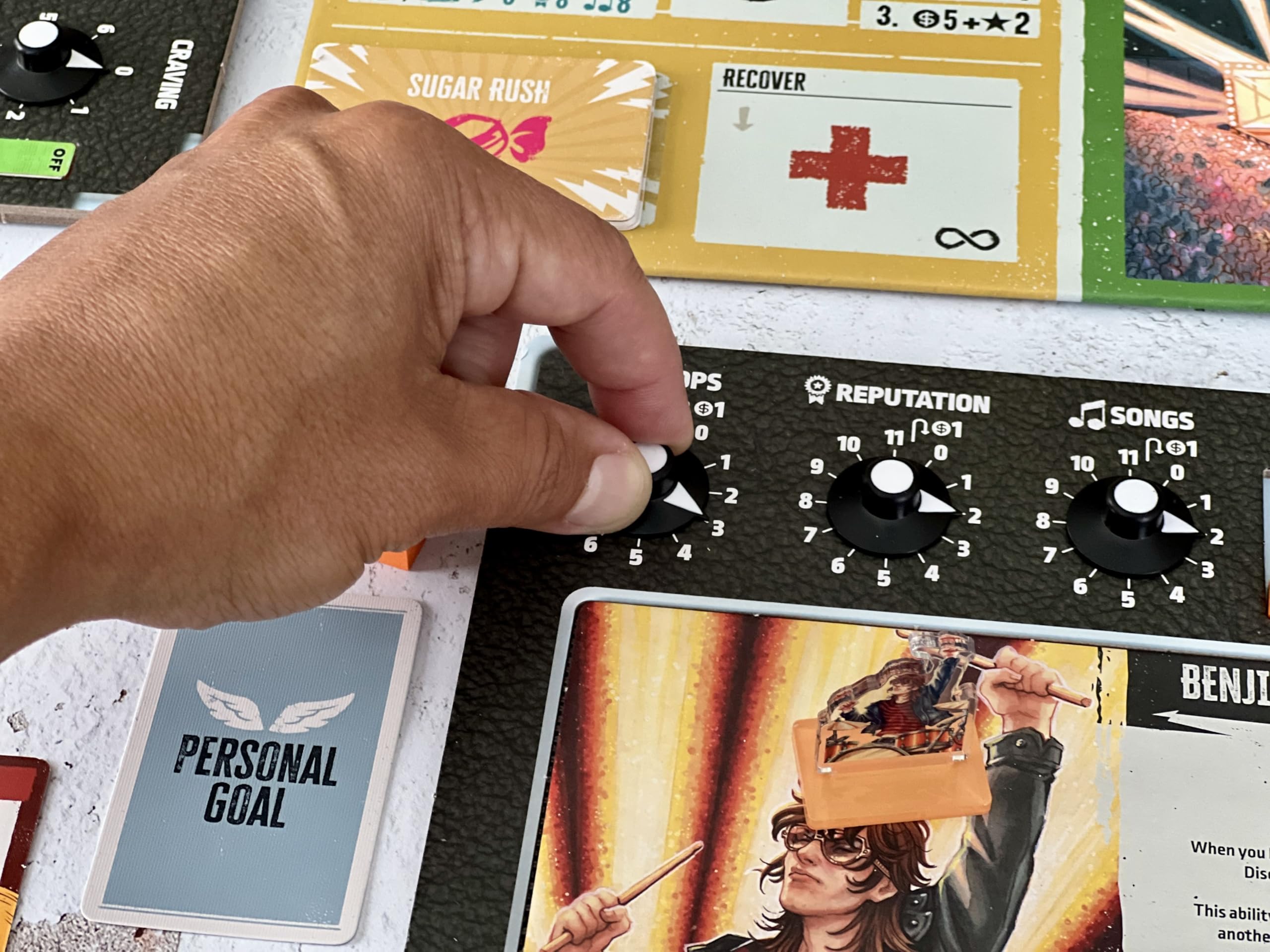 Devir - Rock Hard: gioco da tavolo 1977, gioco di strategia per l'industria musicale con posizionamento dei lavoratori, gioco di simulazione rock band per adolescenti e adulti, età 16+, 2-5 giocatori