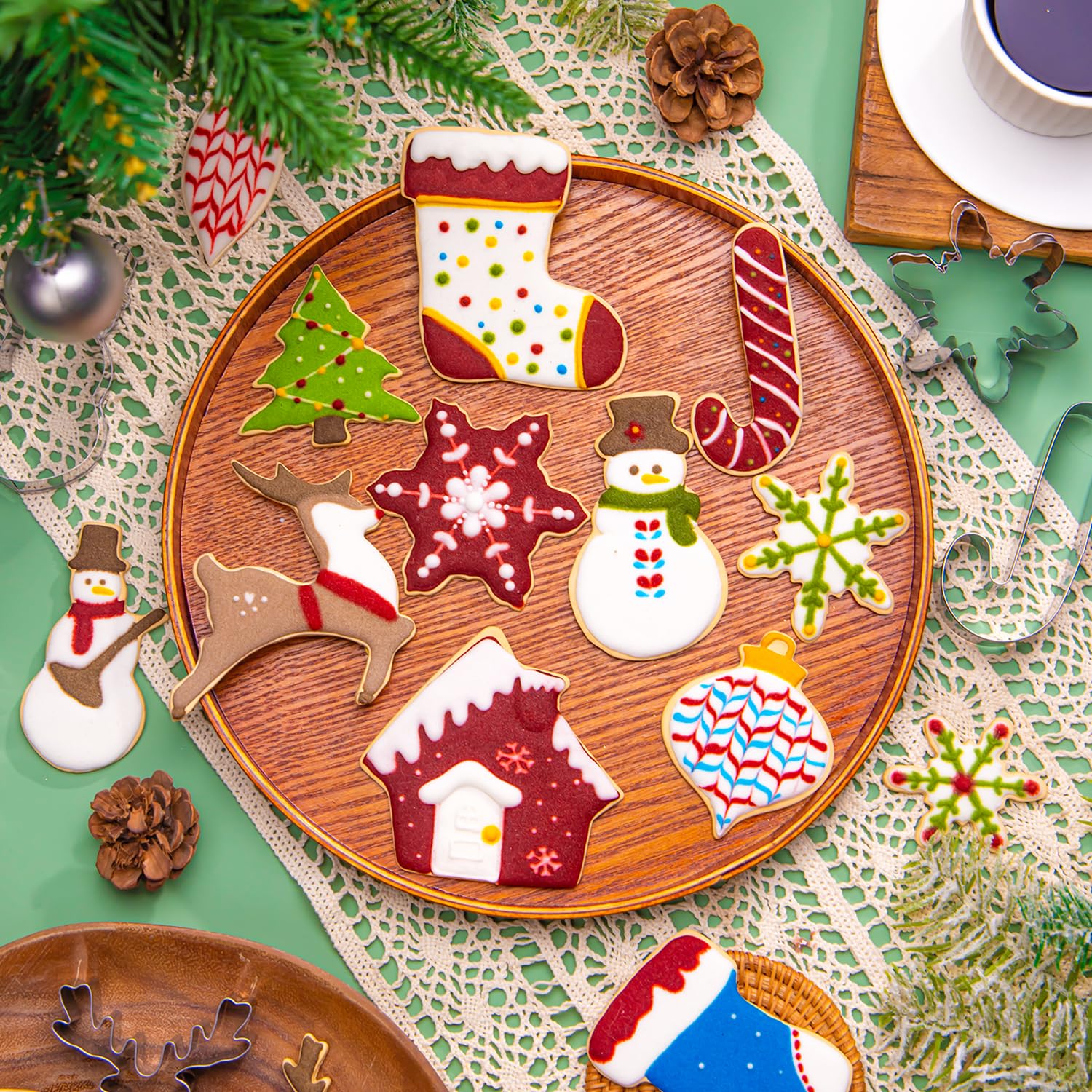 18 Ausstechformen für Weihnachten, Weihnachtsdekoration, Rentier, Schneeflocke, Weihnachtsbaum, Lebkuchenmann, Weihnachtsmann, Glocke