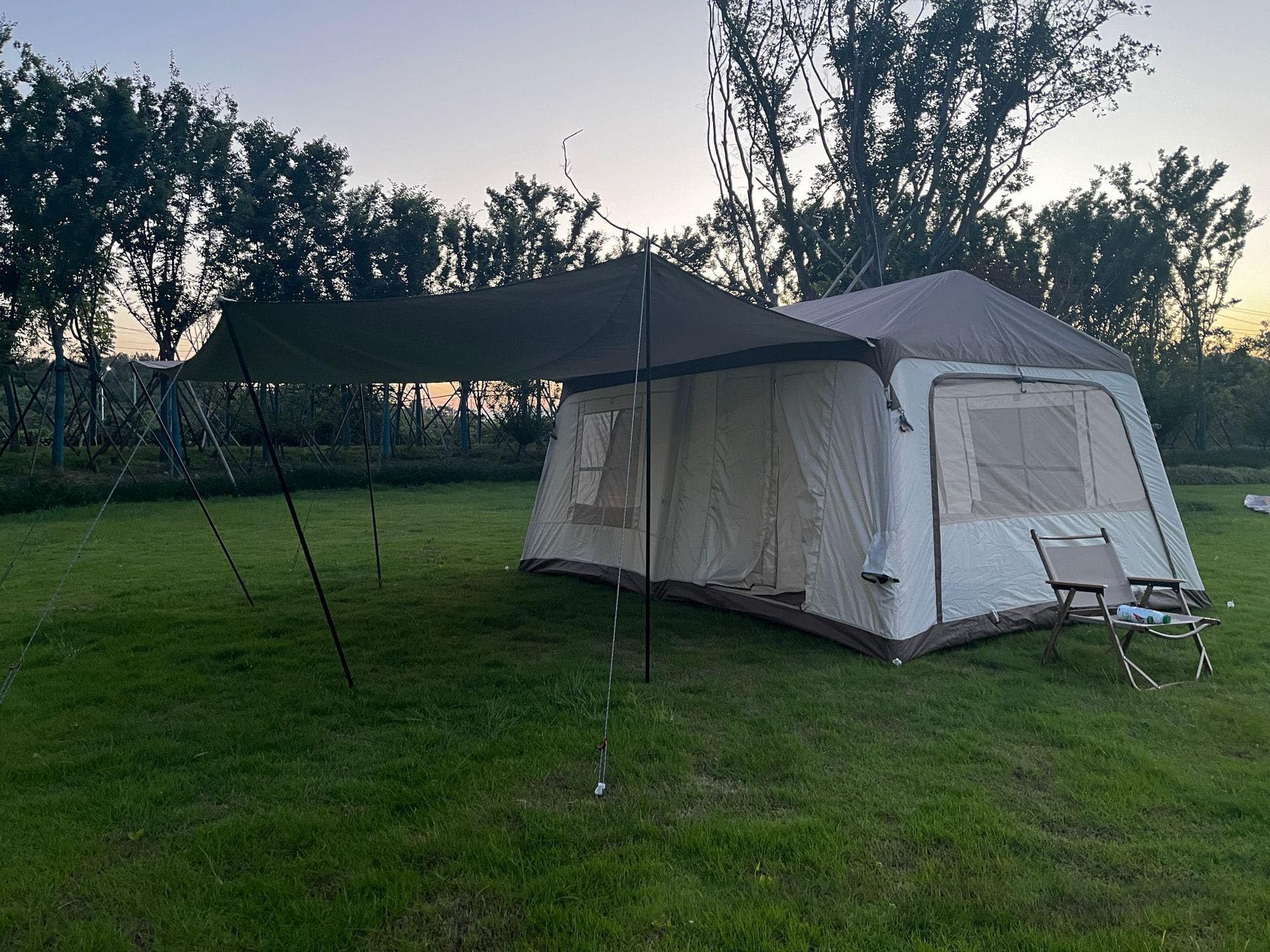 Tenda da campeggio gonfiabile, design a passo rapido, senza montaggio, stile virale ad aria per una facile installazione e glamping, perfetta per avventure all'aria aperta