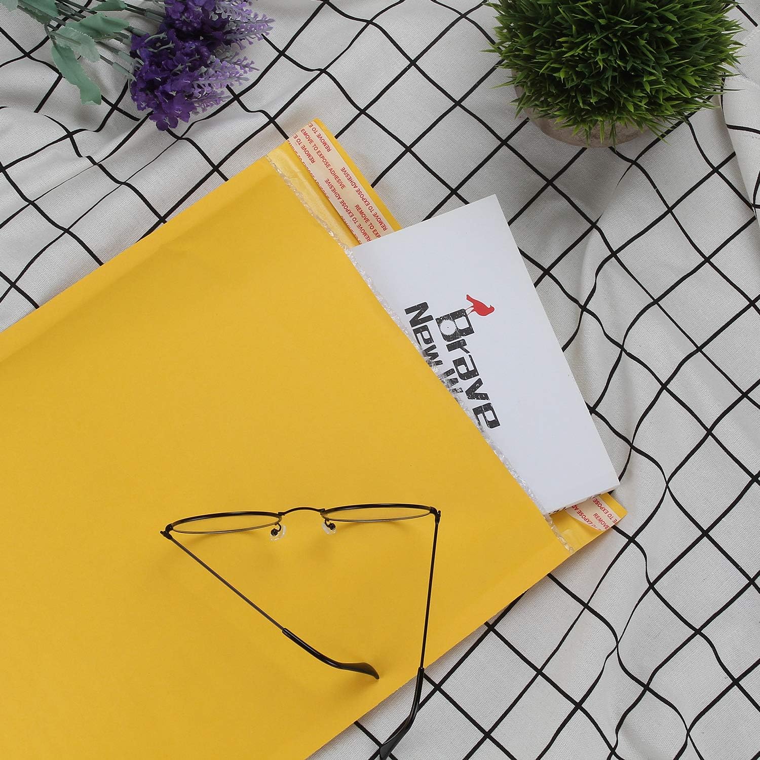 25 Pack 10x12.5 Inch Kraft Bubble Mailers Self Seal, CBTONE Padded Envelopes Waterproof Bubble Envelopes Shipping Envelopes Mailers (10.5x13 Inch)