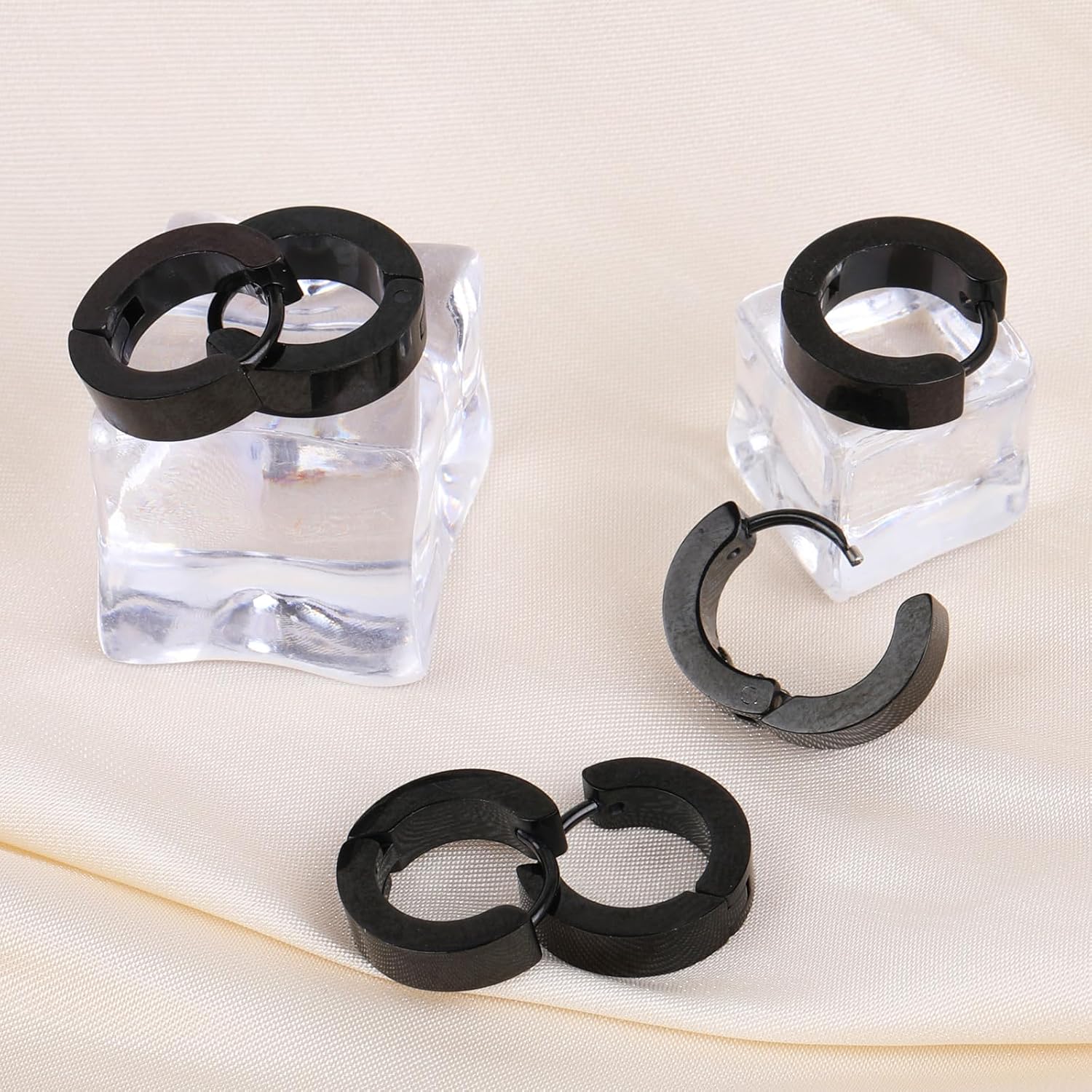 Men Hoop Earrings, 3 Pairs Hoop Earrings for Men Stainless Steel Mens Earrings Hoop Gold Silver Black Hoop Earrings Men Hypoallergenic Small Hoop Earrings for Men Women Wearing