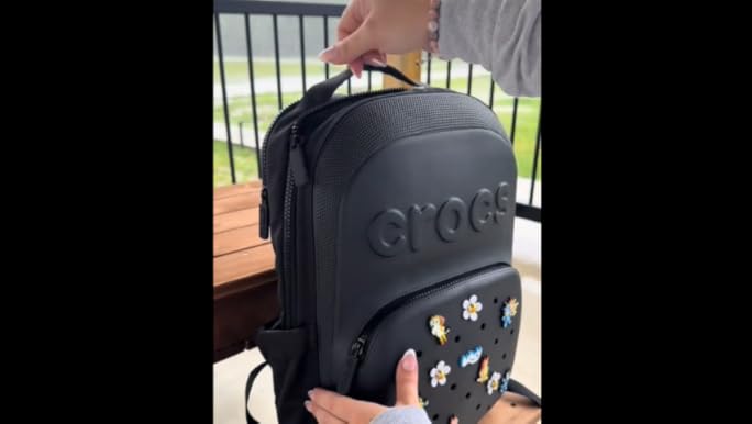 海外人気☆クロックス☆【CROCS】STOMP☆CLASSIC BACKPACK Amazon.com: Crocs Classic Backpack : Clothing, Shoes & Jewelry