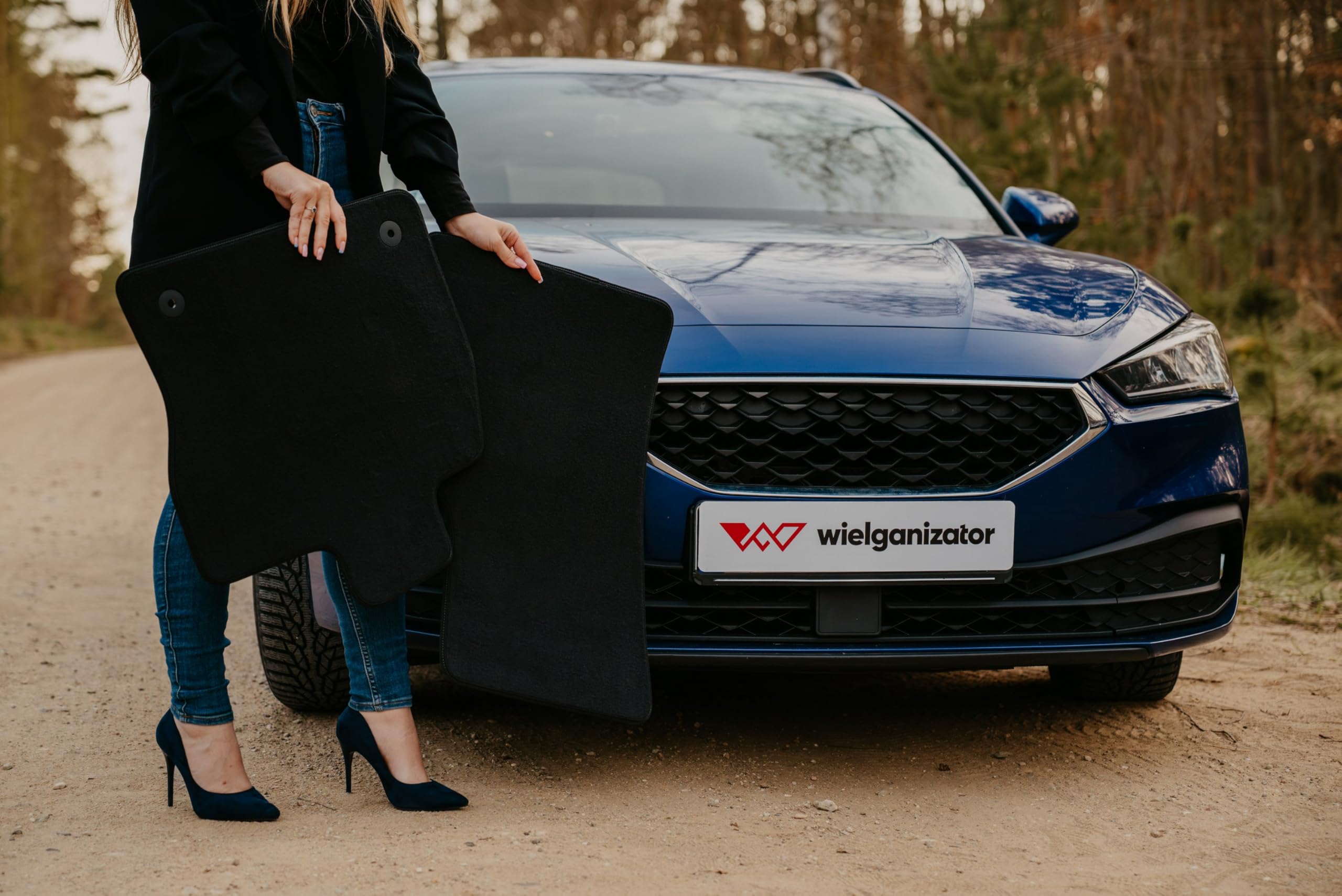 podgumowane dywaniki samochodowe, kompatybilne z Honda Civic VIII (UFO) hatchback 2006-2012 – Premium Jakość - welurowe dywaniki w kolorze grafitowym z Poliamidu 4-częściowy komplet