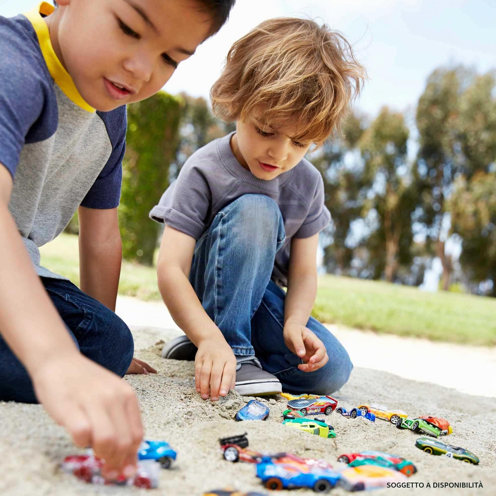 Hot Wheels City 'Let's Race' Netflix - Mega Dino Trasportatore & Set Macchinine da 10 Veicoli in Scala 1:64, con Decorazioni Mozzafiato, da Collezionare, Single, 54886