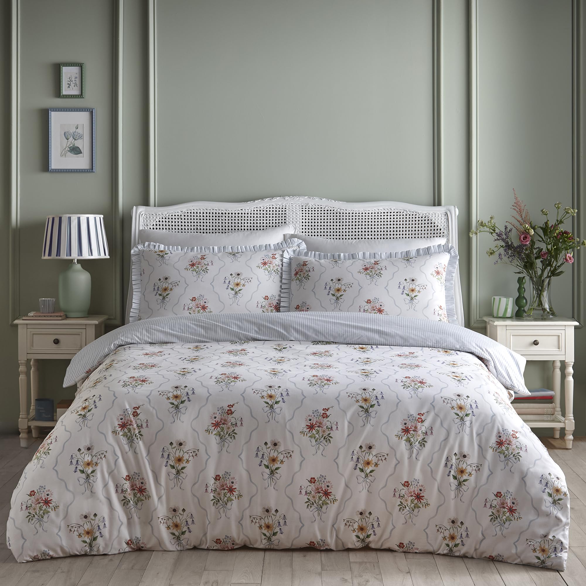Appletree Floral Bouquet Duvet Cover Set Super King 260 x 220cm – 100% Cotton Bedding with Classic Floral Design, Includes 2 Pillowcases
