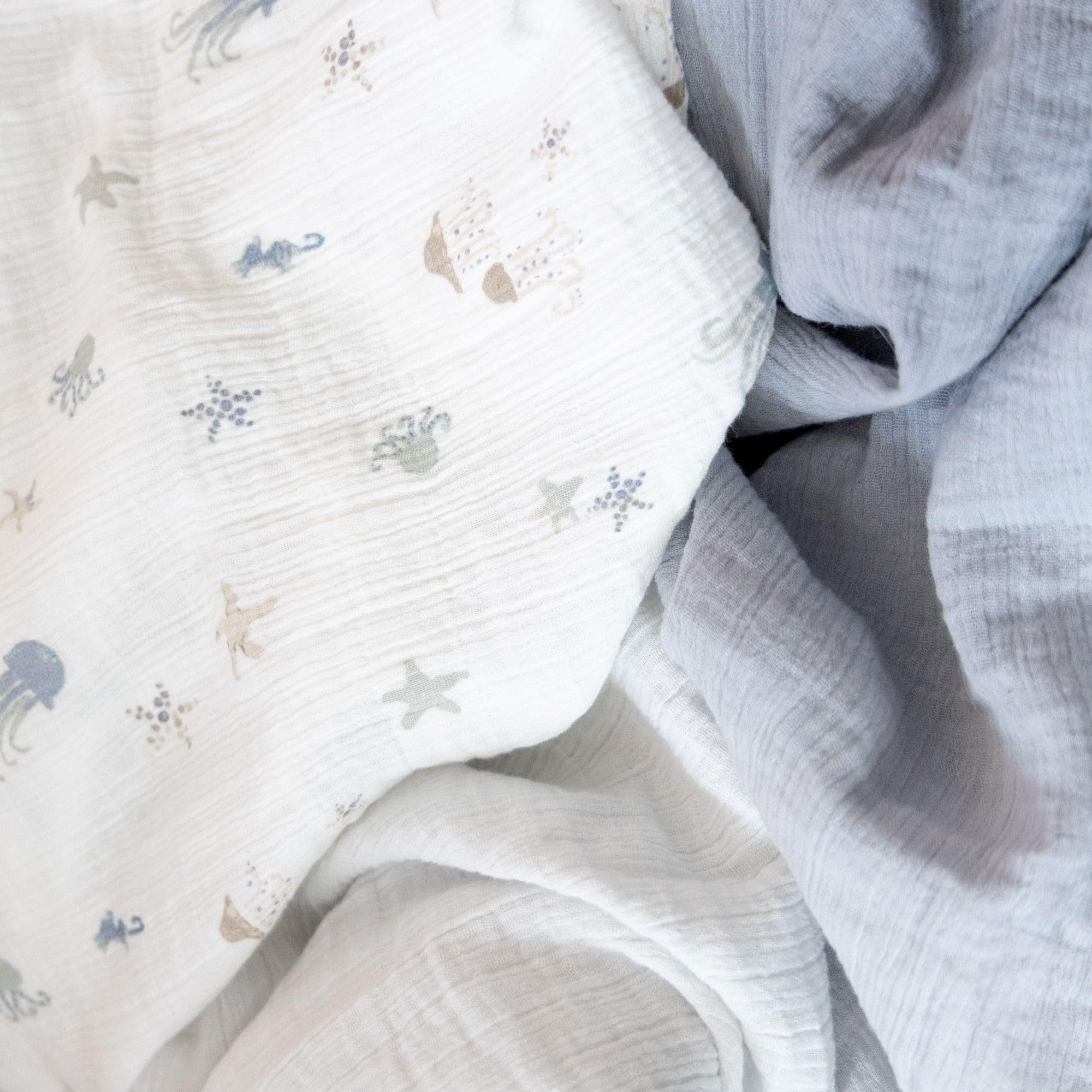 Crane Baby Manta de Muselina para bebé, Pack de 3, 100% Muselina de algodón, Estampado Vida Marina, imprescindible para bebé