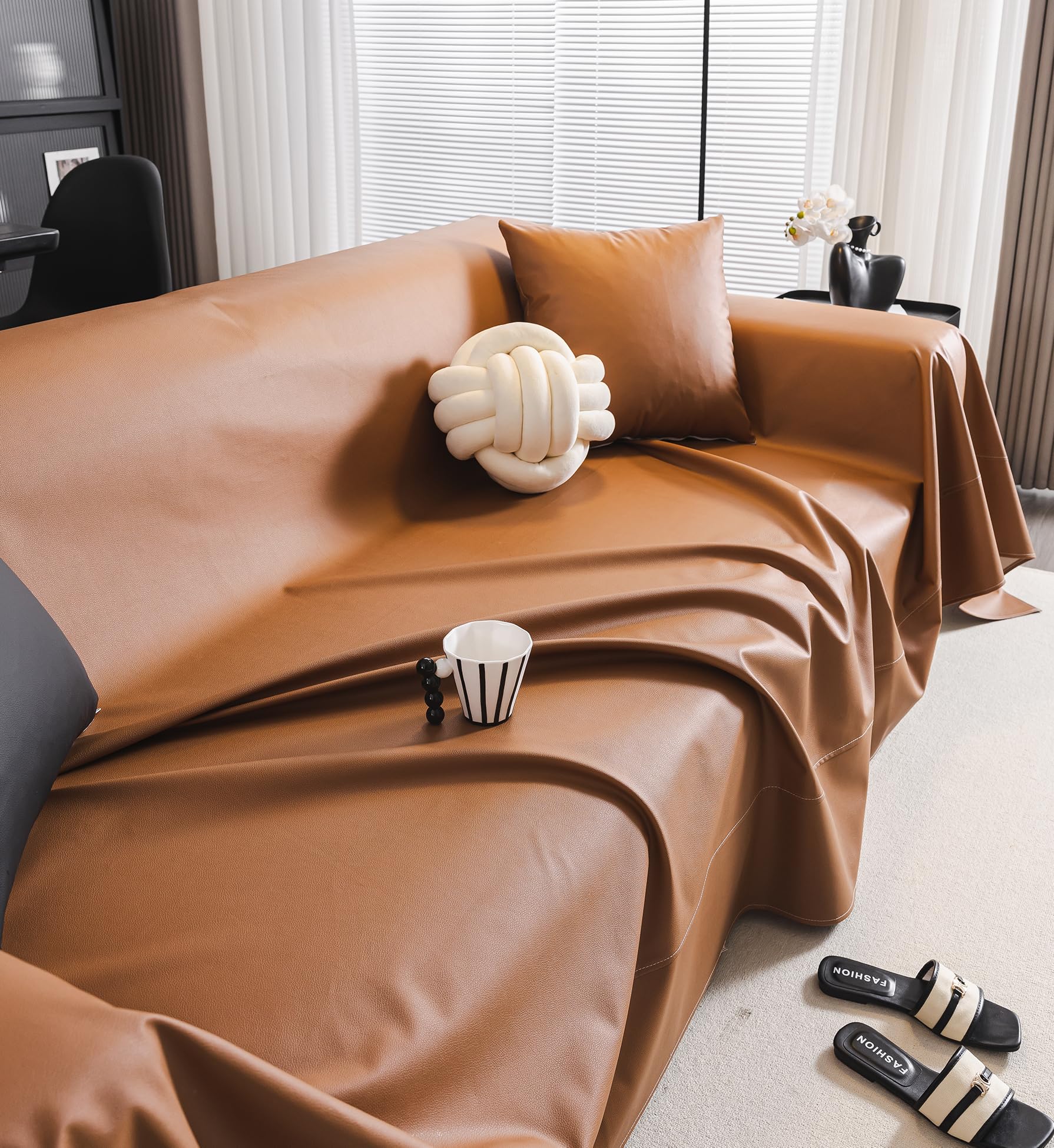 Meicynhoger Copridivano Antimacchia Impermeabile 420x180 cm - Fodera per Divano in ​​Pelle Sintetica Antistrappo per Casa e Decorazione (Marrone Chiaro, 4 Posti)