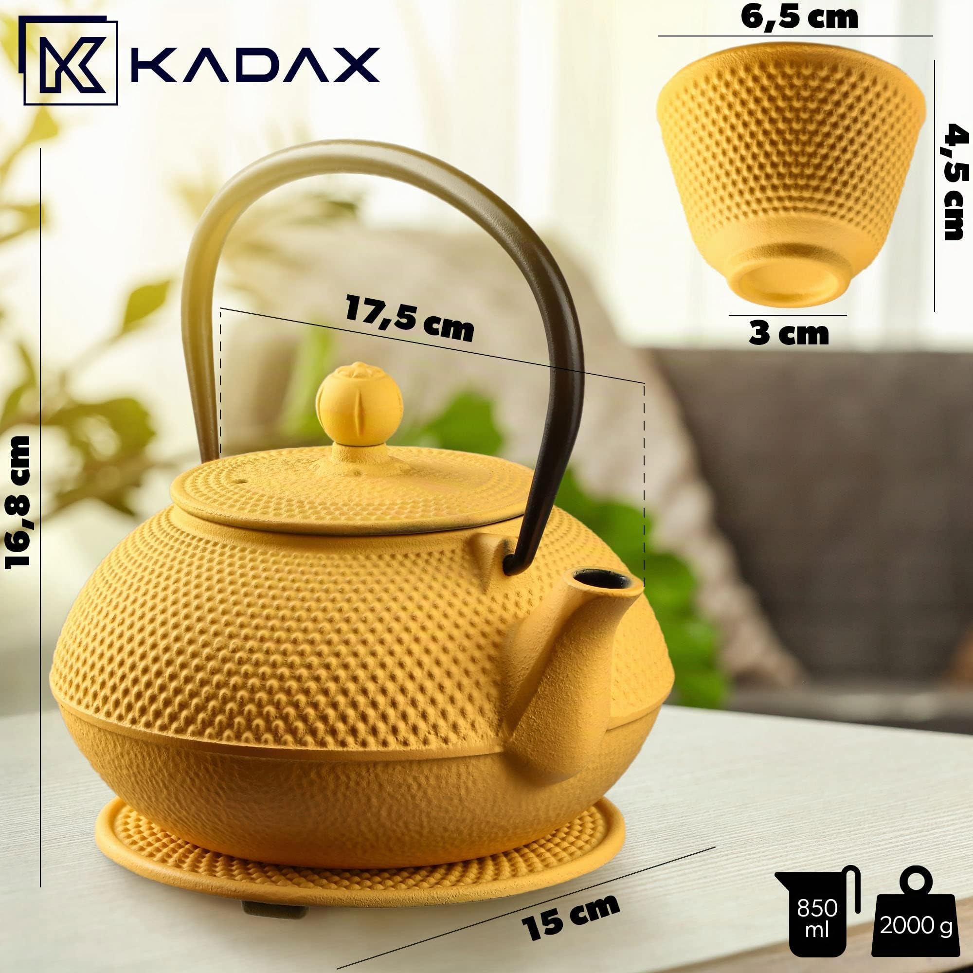 KADAX Théière Japonaise en Fonte de 850 ml avec Intérieur Émaillé, Bouilloire avec Deux Tasses et Infuseur pour Thé en Vrac, Service à Thé Complet (Jaune)