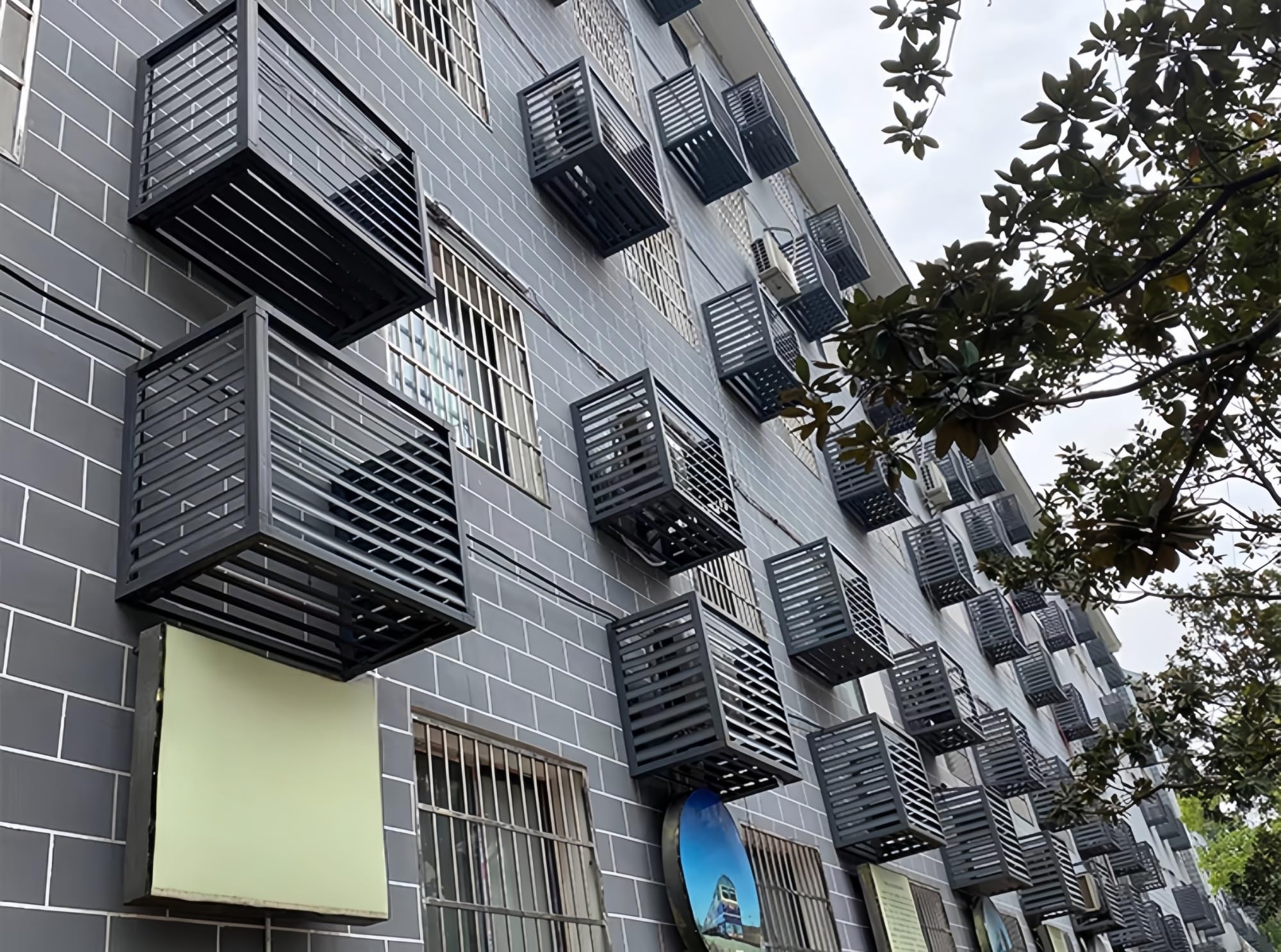 Odporna na warunki atmosferyczne osłona do klimatyzatorów do użytku na zewnątrz, z konstrukcją rolety, kratka ochronna na balkon i do ogrodu, pasuje do pomieszczeń o wymiarach 78,7 x 50,8 x 71,1 cm