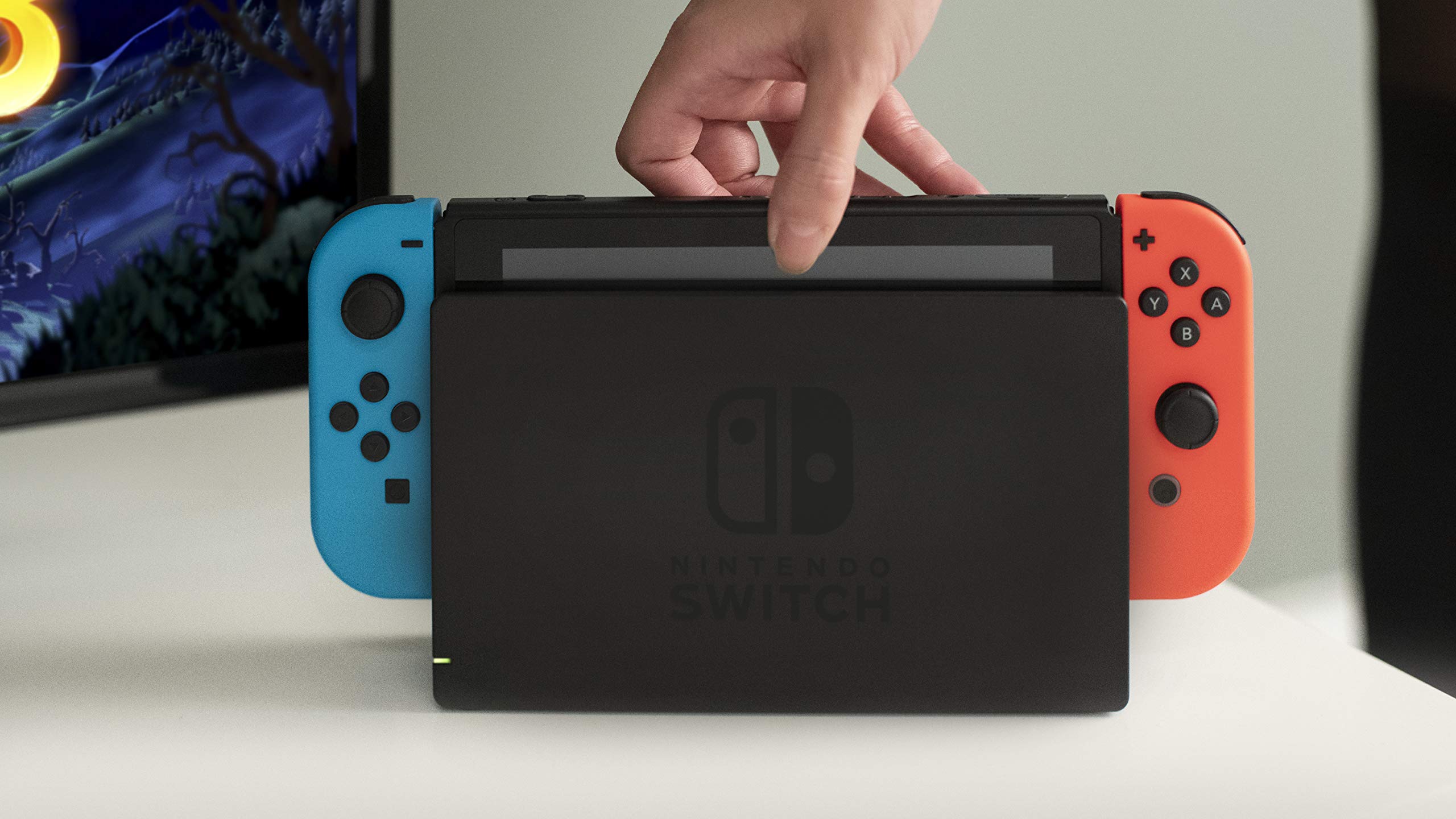 Nintendo Switch (Neon Red/Neon Blue) with Mario Kart 8 Deluxe - Limited Edition Bundle [Edizione: Regno Unito]
