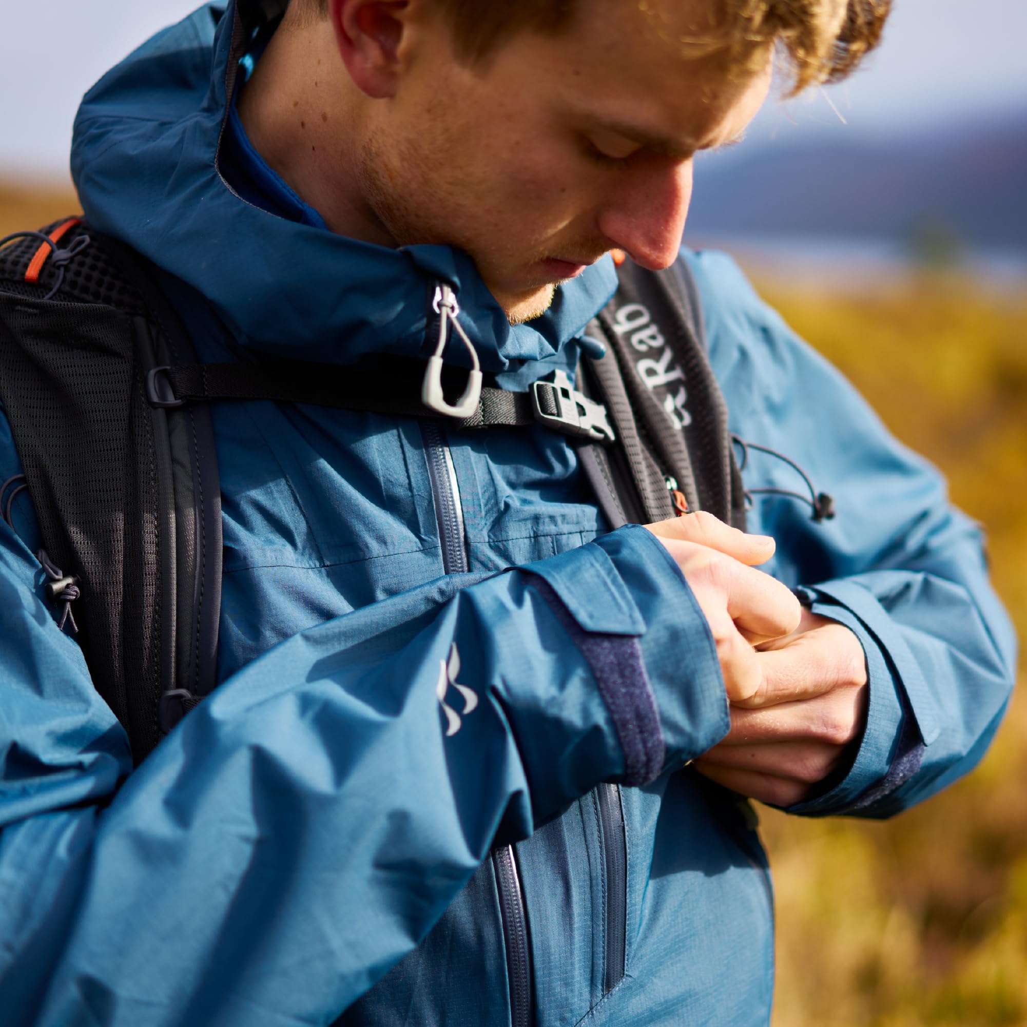 Rab Chaqueta Firewall Mountain para hombre, ligera, impermeable, con capucha, para escalada y senderismo