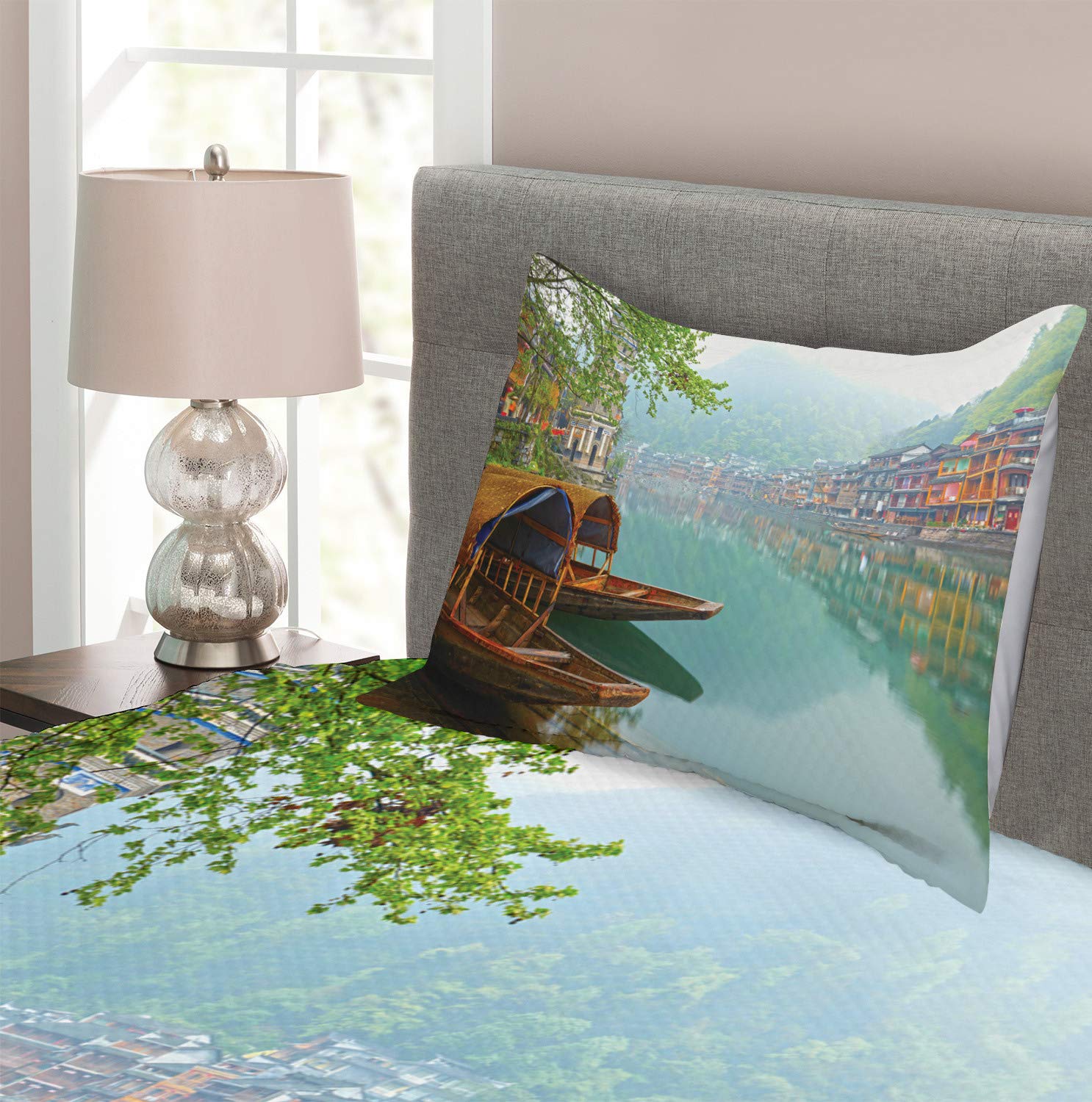 ABAKUHAUS Aziatisch Bedsprei, Chinese Wood Canal, Decoratieve Gewatteerde 2-delige Spreiset met 1 Kussensloop, 170 x 220 cm, Veelkleurig ABAKUHAUS Aziatisch Bedsprei, Chinese Wood Canal, Decoratieve Gewatteerde 2-delige Spreiset met 1 Kussensloop, 170 x 220 cm, Veelkleurig