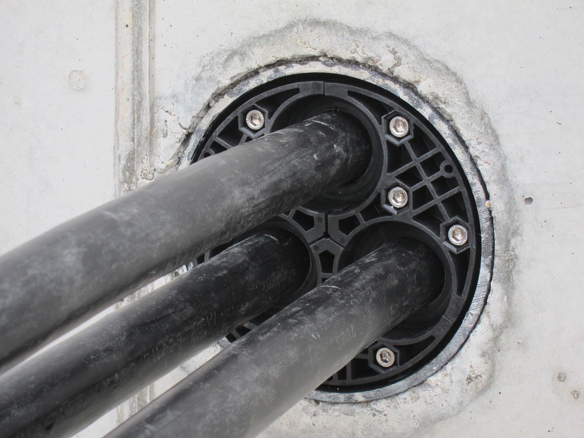 Ringraumdichtung mit Segmentringtechnik 150 mm, für 3x24-54 Kabel/Rohre, HRK150 SSG