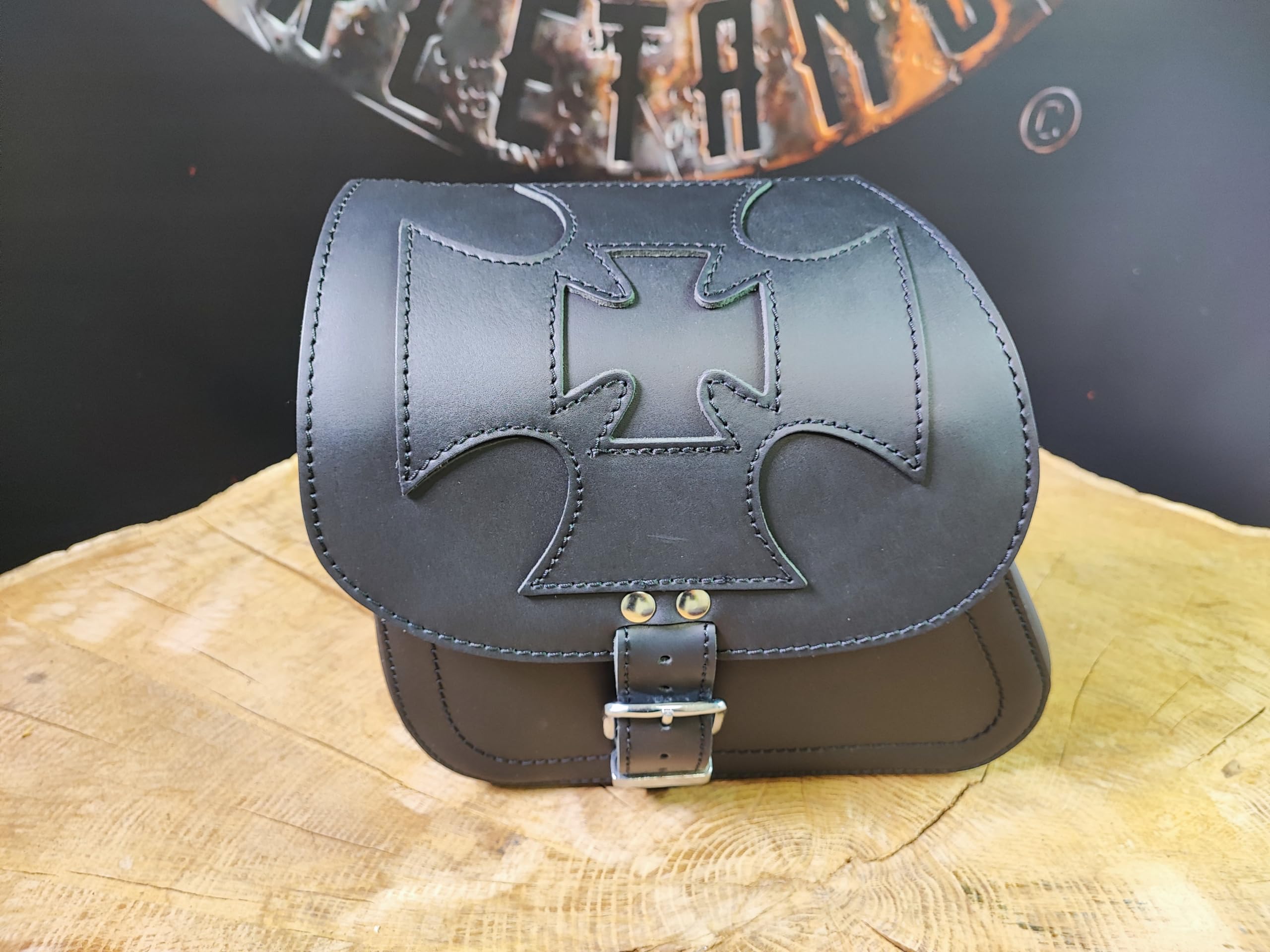 Schwingentasche Dyna Malteser schwarz kompatibel mit Harley Davidson Dyna Street Bob Fat Bob Low Rider Sporty Tasche Schwinge Koffer Sportster Reisetasche