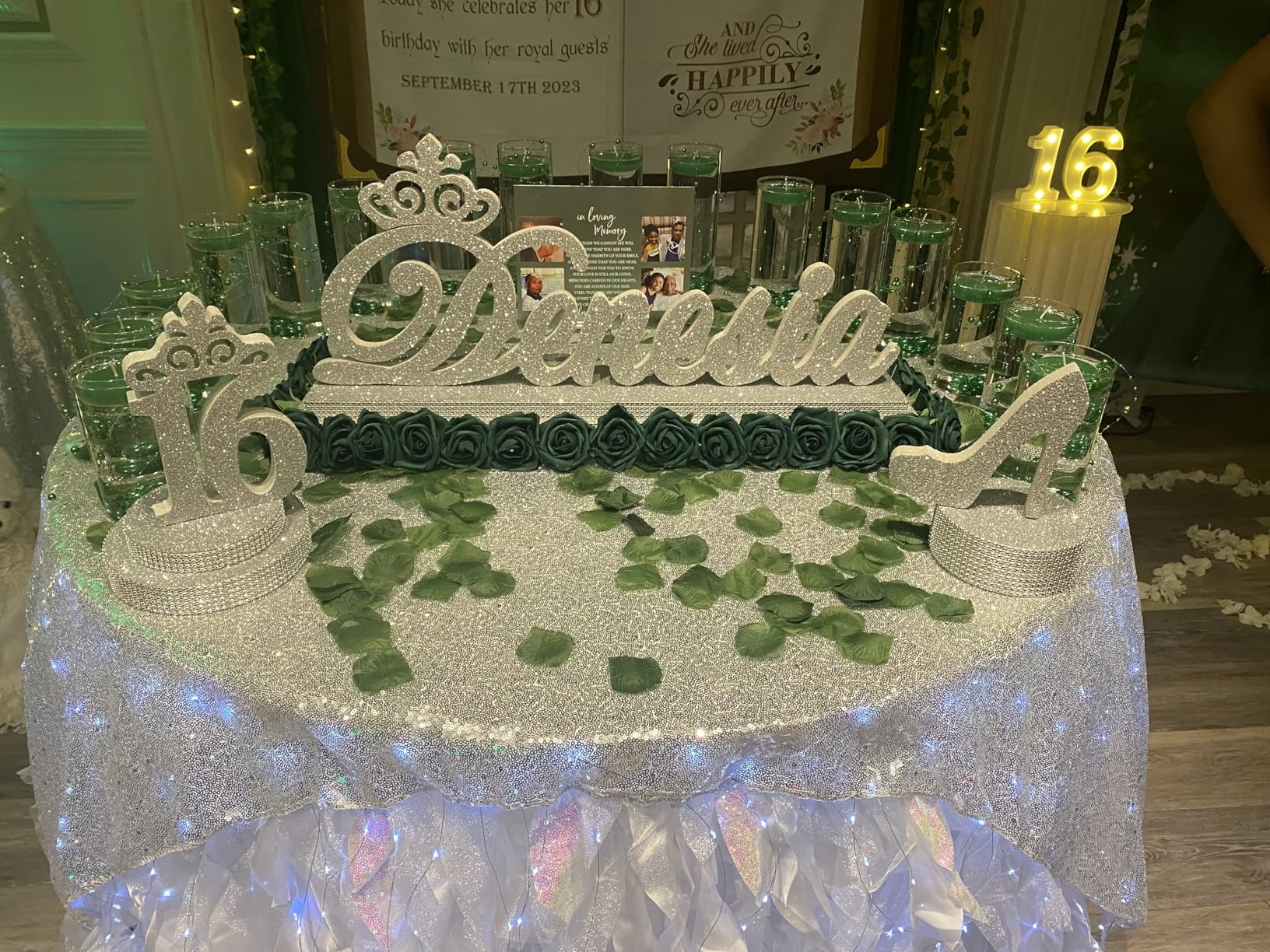 Yummi Set of 18 Floating Candles and Cylinder Vases