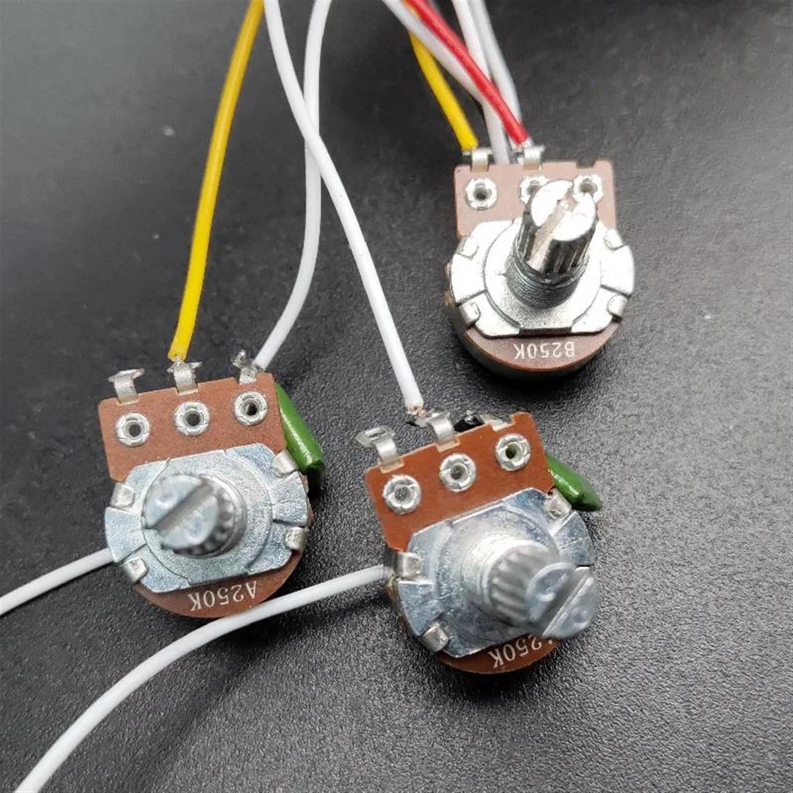 Przewód Do Przetwornika Gitary Elektrycznej Wstępnie Okablowany 5-pozycyjny Przełącznik 2T1V SSS Przetwornik Do Gitary Elektrycznej ST(White)