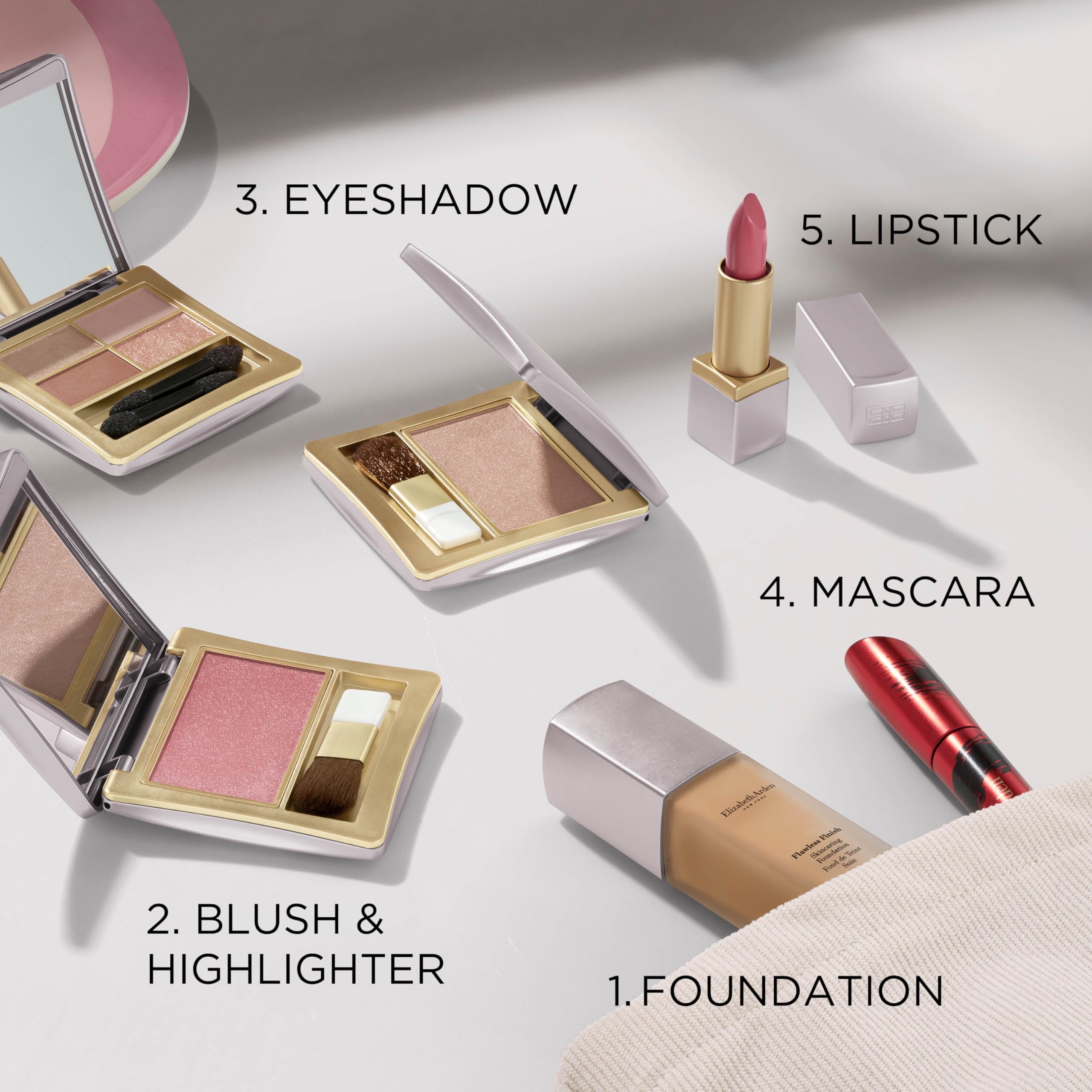 Elizabeth Arden – Fard in Polvere, Finish Radioso e Luminoso, Texture Setosa, Privo di Talco e Con Pigmenti Dermoaffini, Adatto a Tutte le Tonalità di Pelle, Completa Qualsiasi Look Make-up