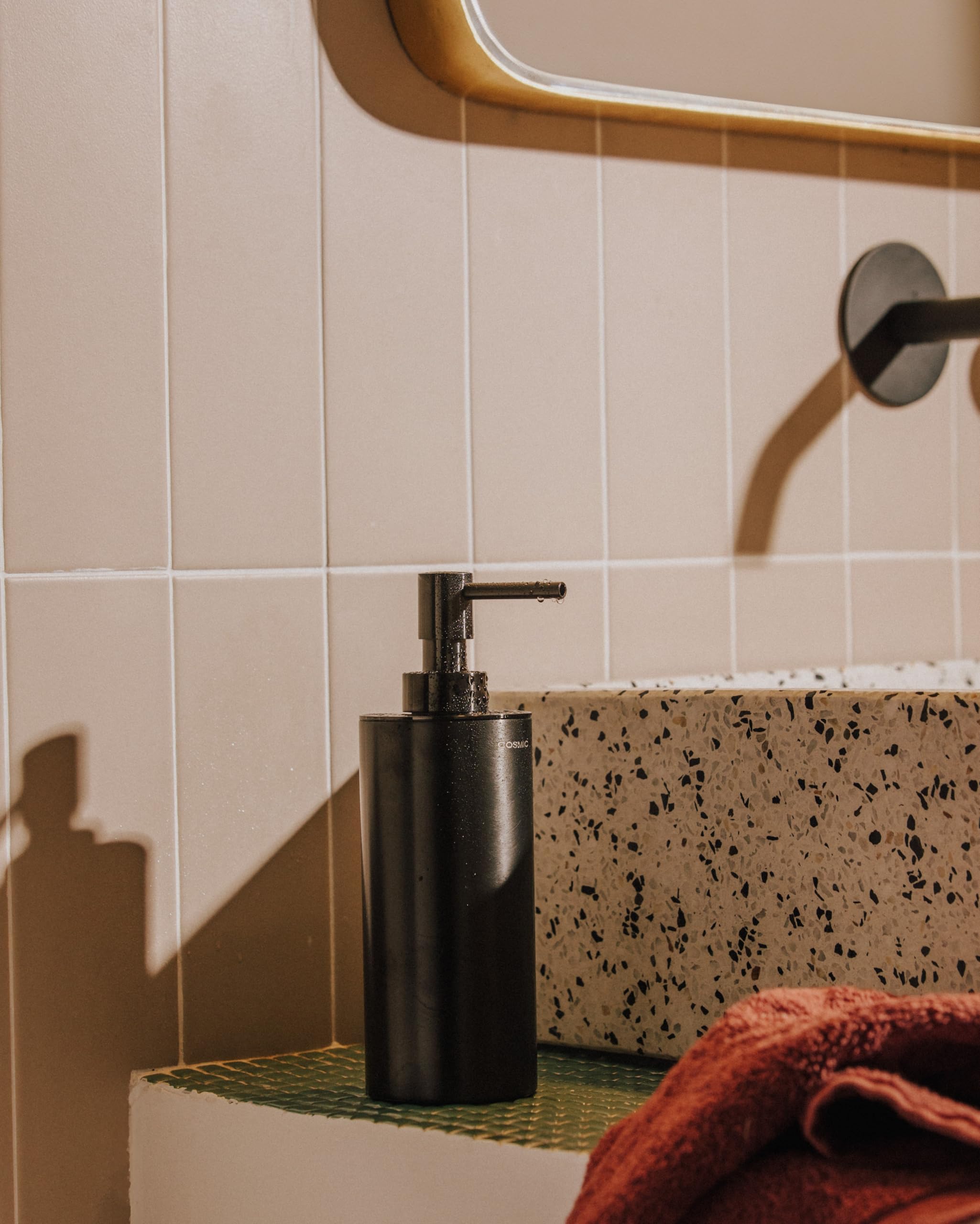 COSMIC Architect SP Dispensador de Jabón para Baño de Diseño Elegante y Circular. Dosificador de Encimera para Aseo y Cocina de Metal. Accesorio Recargable de 240 Ml en Color Cobre Cepillado