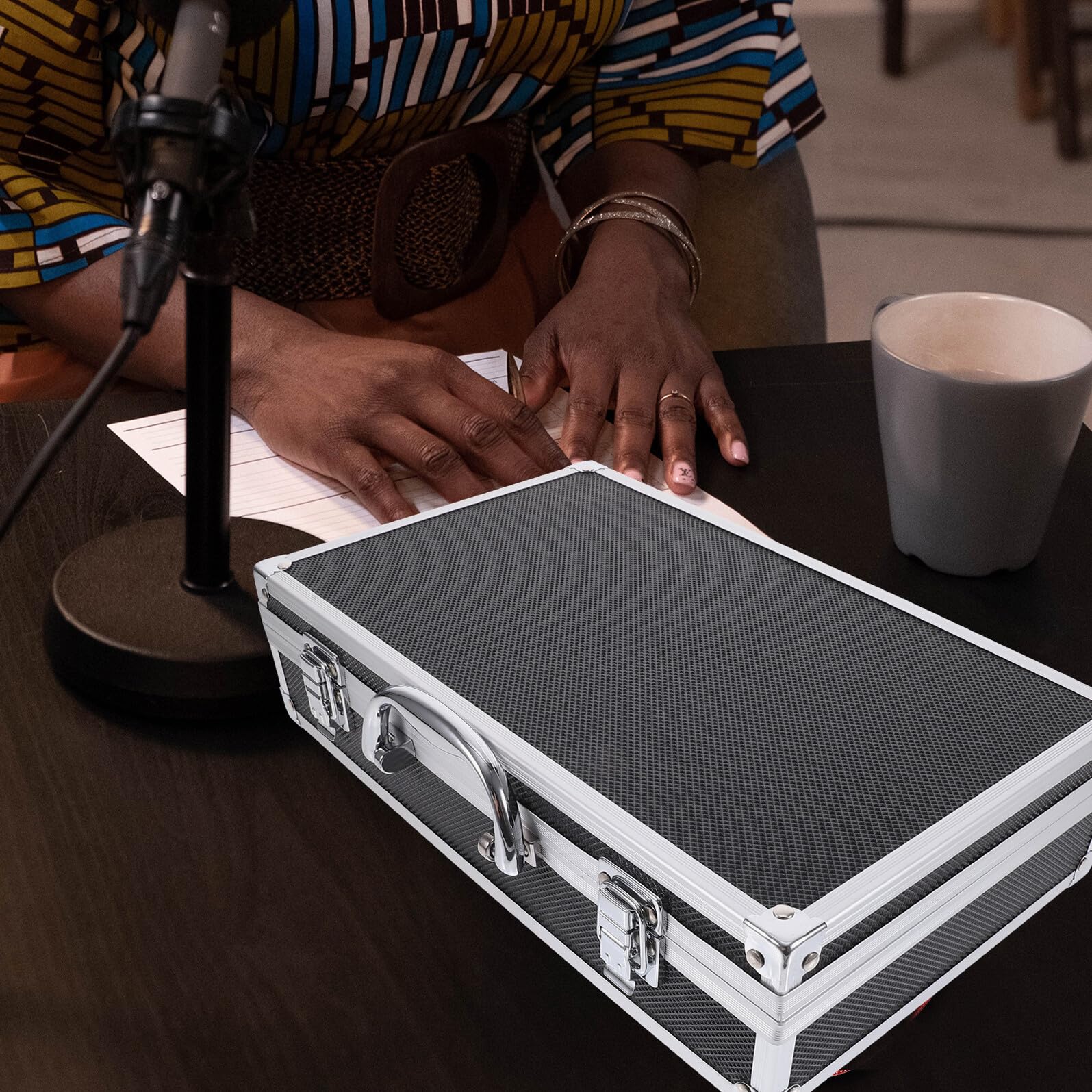 Ipetboom Valigetta Rigida Porta Microfono Wireless Organizer Protettivo per Microfoni Portatili Custodia di Stoccaggio Pratica per Karaoke e Registrazione
