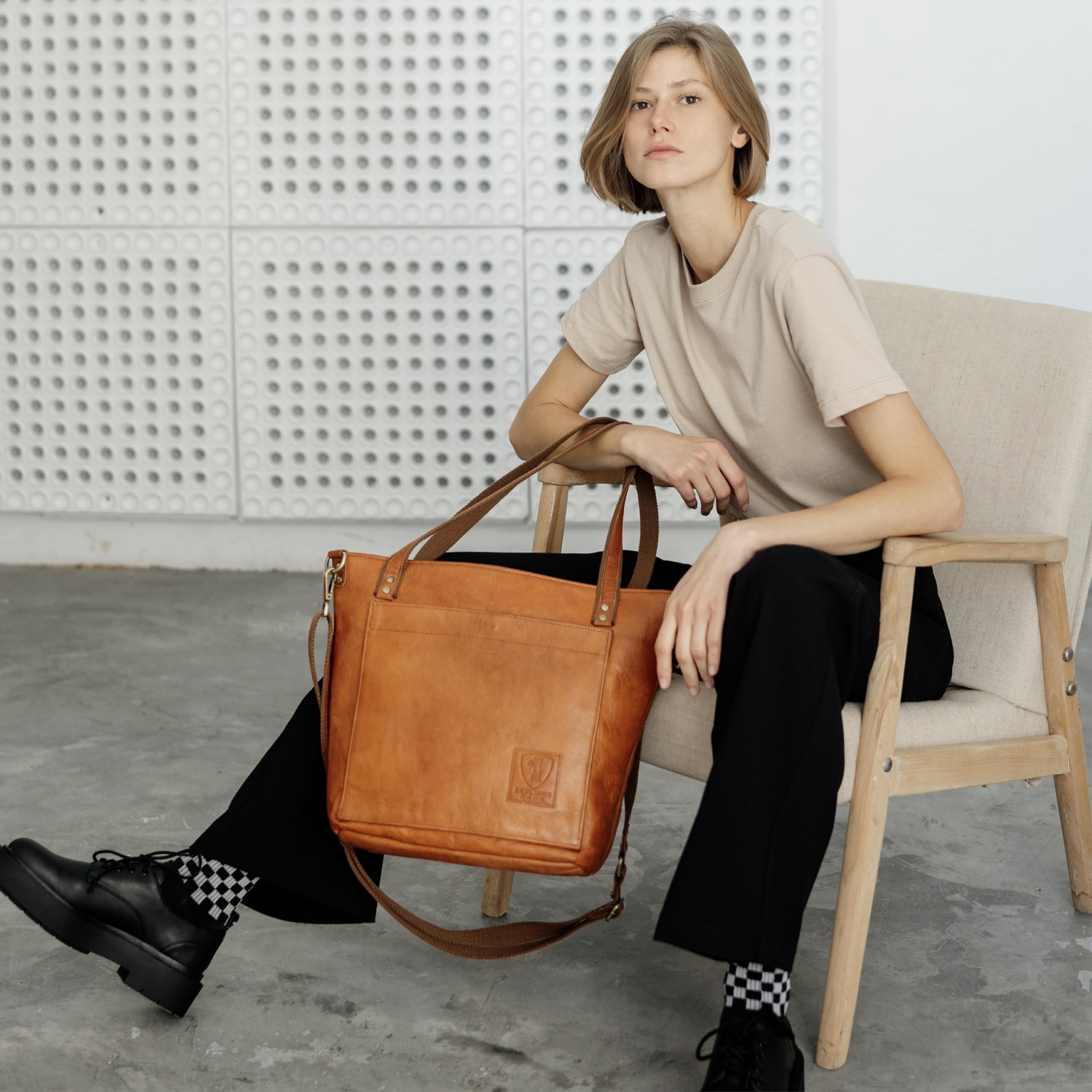 Berliner Bags Vintage Umhängetasche Verona, Große Schultertasche aus Leder mit YKK Reißverschluss, Shopper, Henkeltasche für Damen