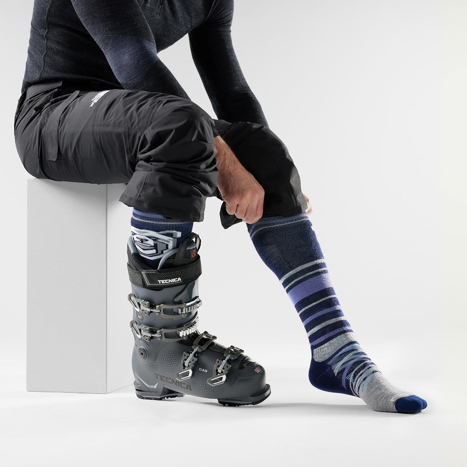 Smartwool Men's Ski Full Cushion Growling Grizzly Over the Calf Socks