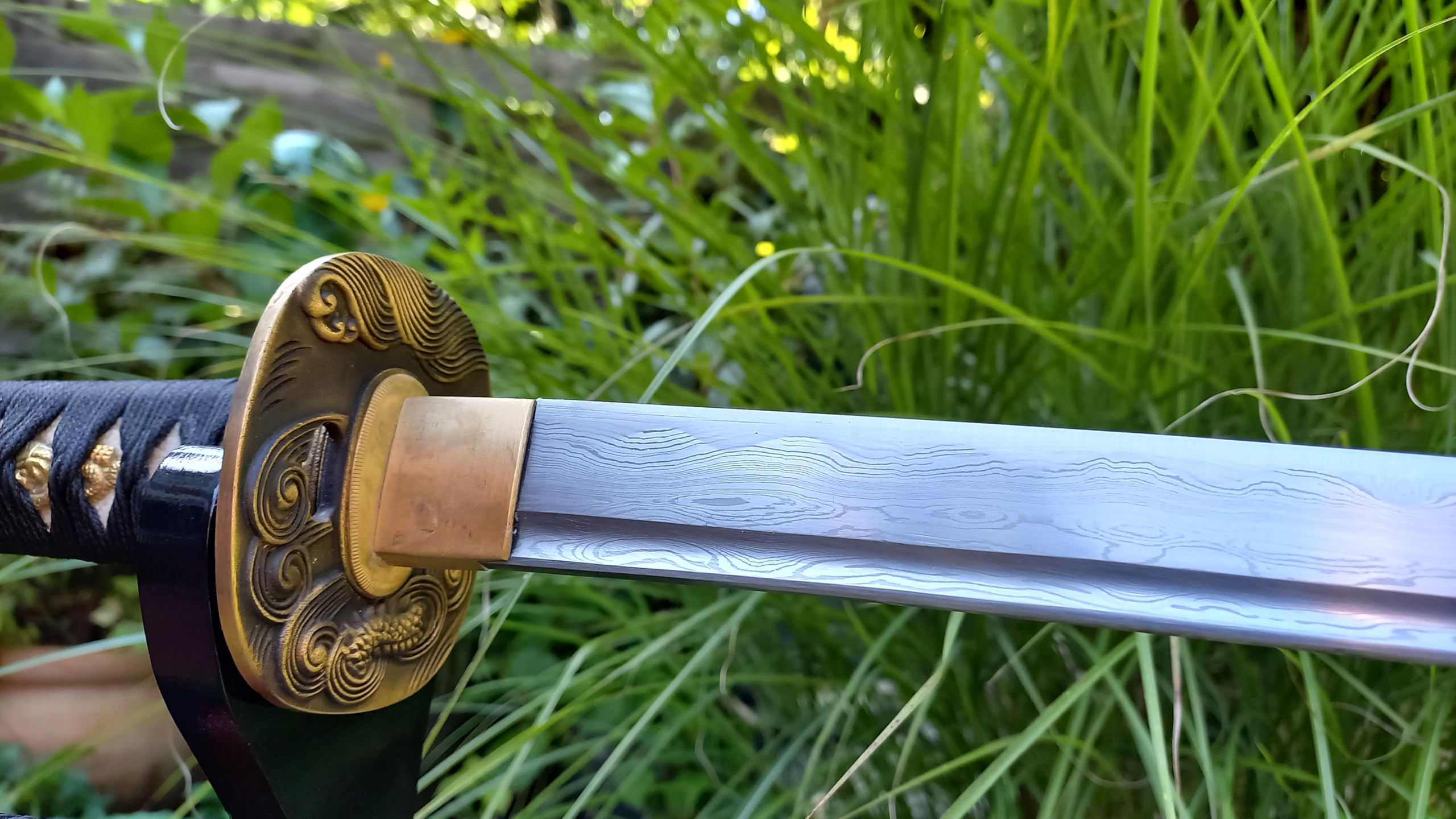 Samurai Schwerter Dragon Samurai Katana - scharf, echt & handgeschmiedet - gefaltetes Katana Schwert ohne Ständer - echtes Japanisches Samurai Sword aus Kohlenstoffstahl - Japan Deko Katanas