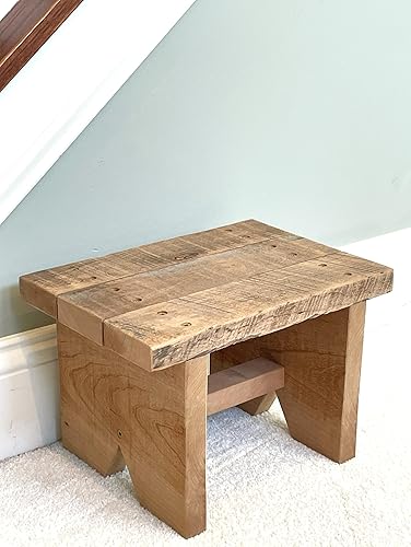 Taburete clásico de madera recuperada Amish. Natural, rústico, sólido. Pieza versátil para decoración del hogar. Hecho a mano en Estados Unidos.