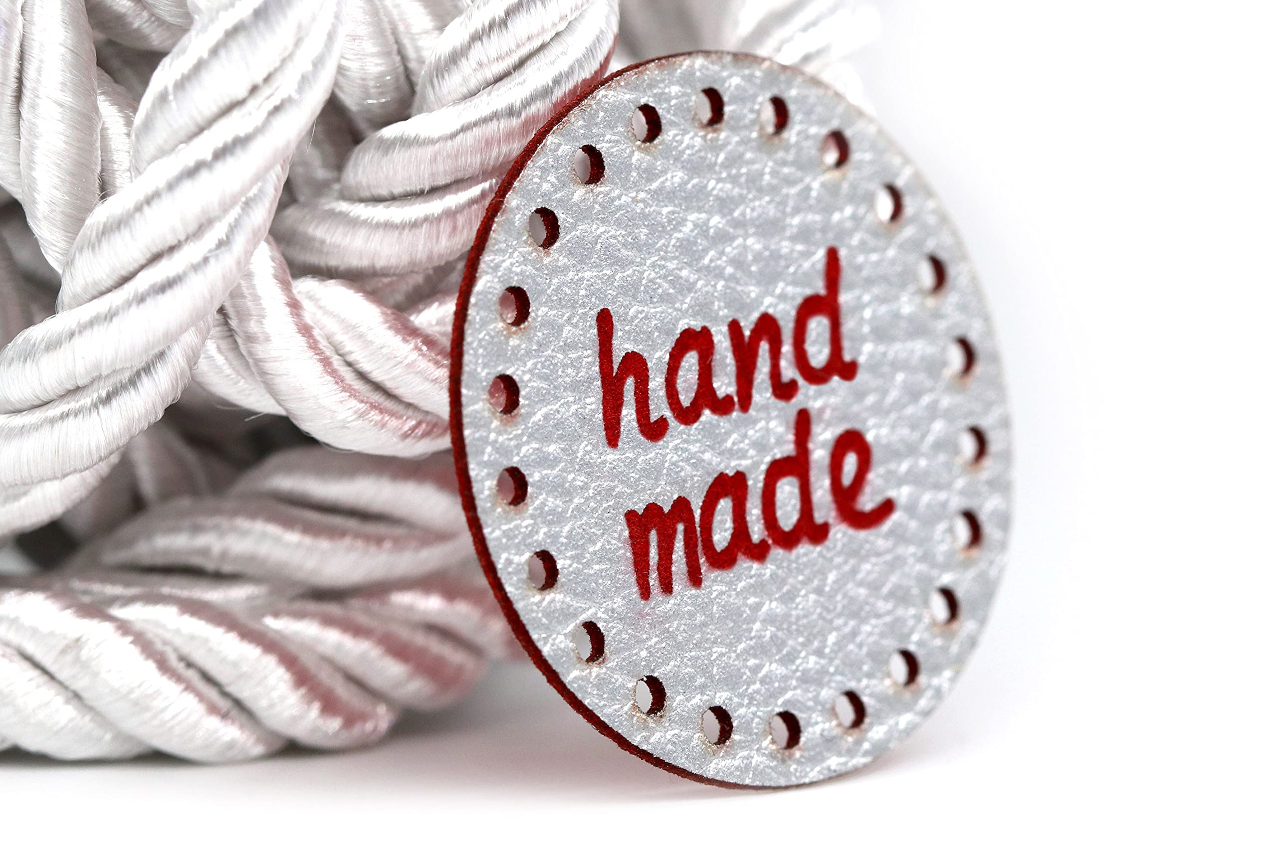 Etichette Handmade PU Rotonde - Rosso-Argento MOD. RO02 - Tag Handmade Etichette Etichette Handmade da Cucire Fatto a Mano (30 Pezzi - Testo Personalizzato)