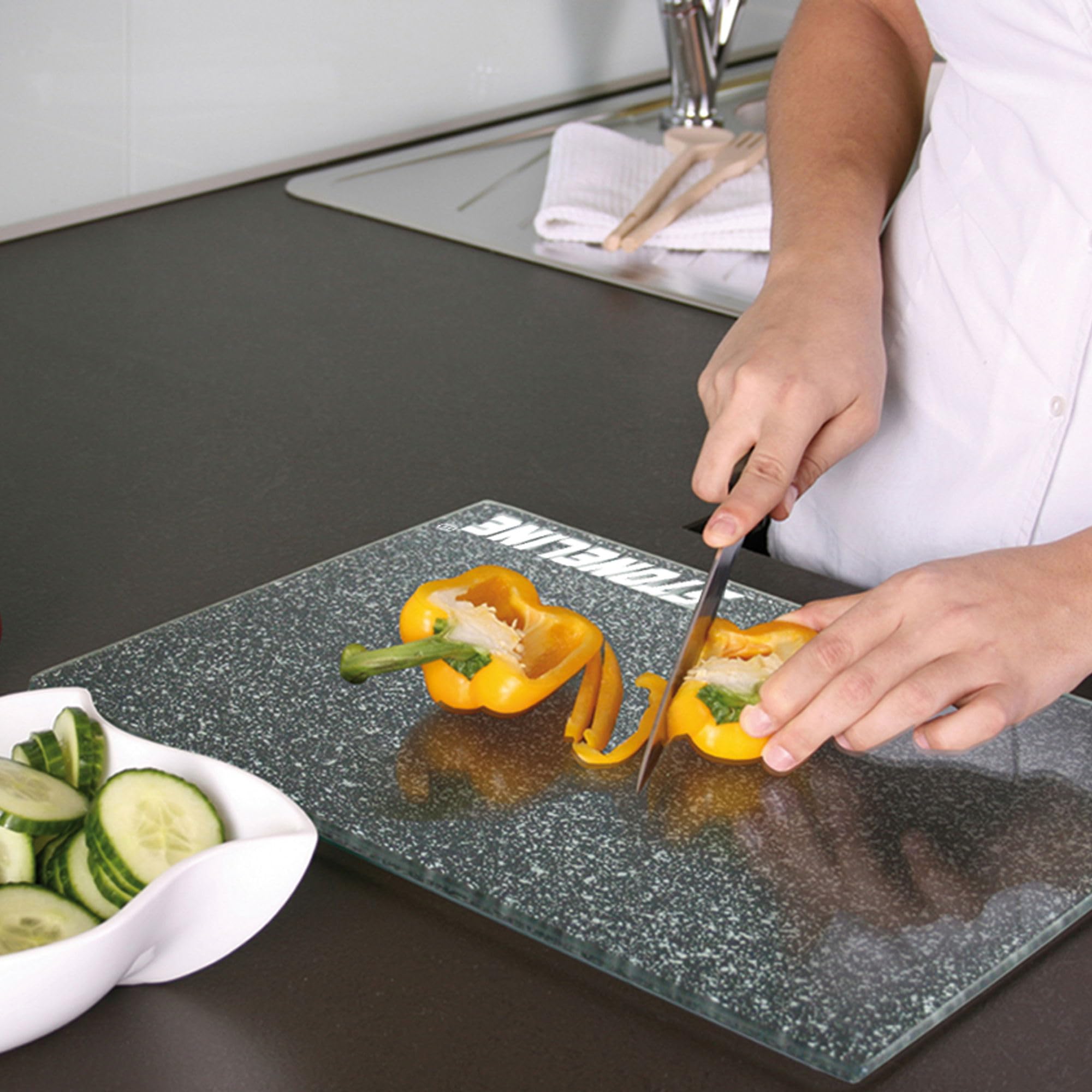 STONELINE® Herdabdeckplatten/Schneideplatten-Set aus schlagfestem und hitzebeständigem Glas, 2-teilig, 52 x 30 x 0,5 cm, mit auswechselbaren Füßen für verschiedene Verwendungsmöglichkeiten, schwarz